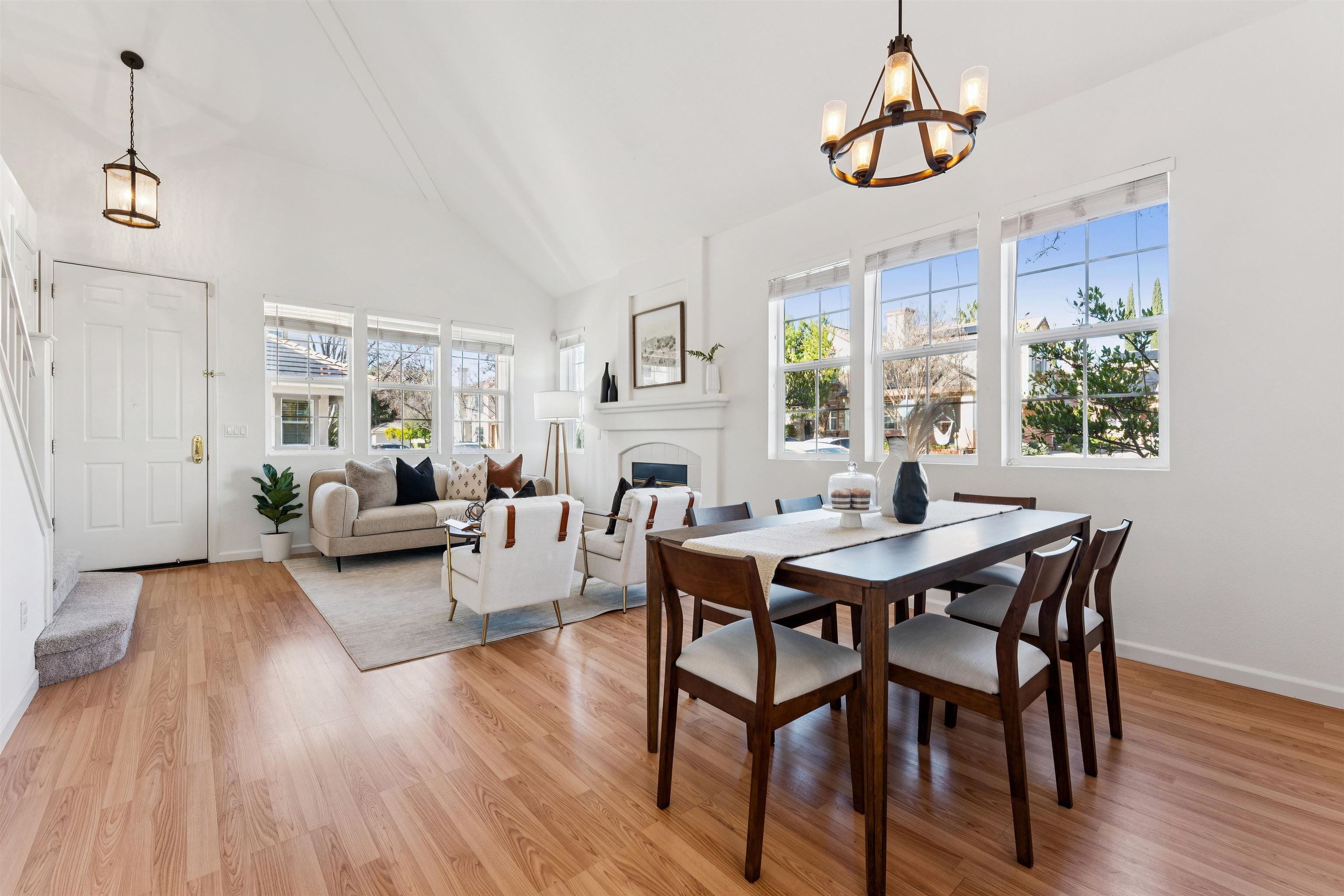 Detail Gallery Image 5 of 29 For 3989 Strafford Ct, Dublin,  CA 94568 - 3 Beds | 2/1 Baths