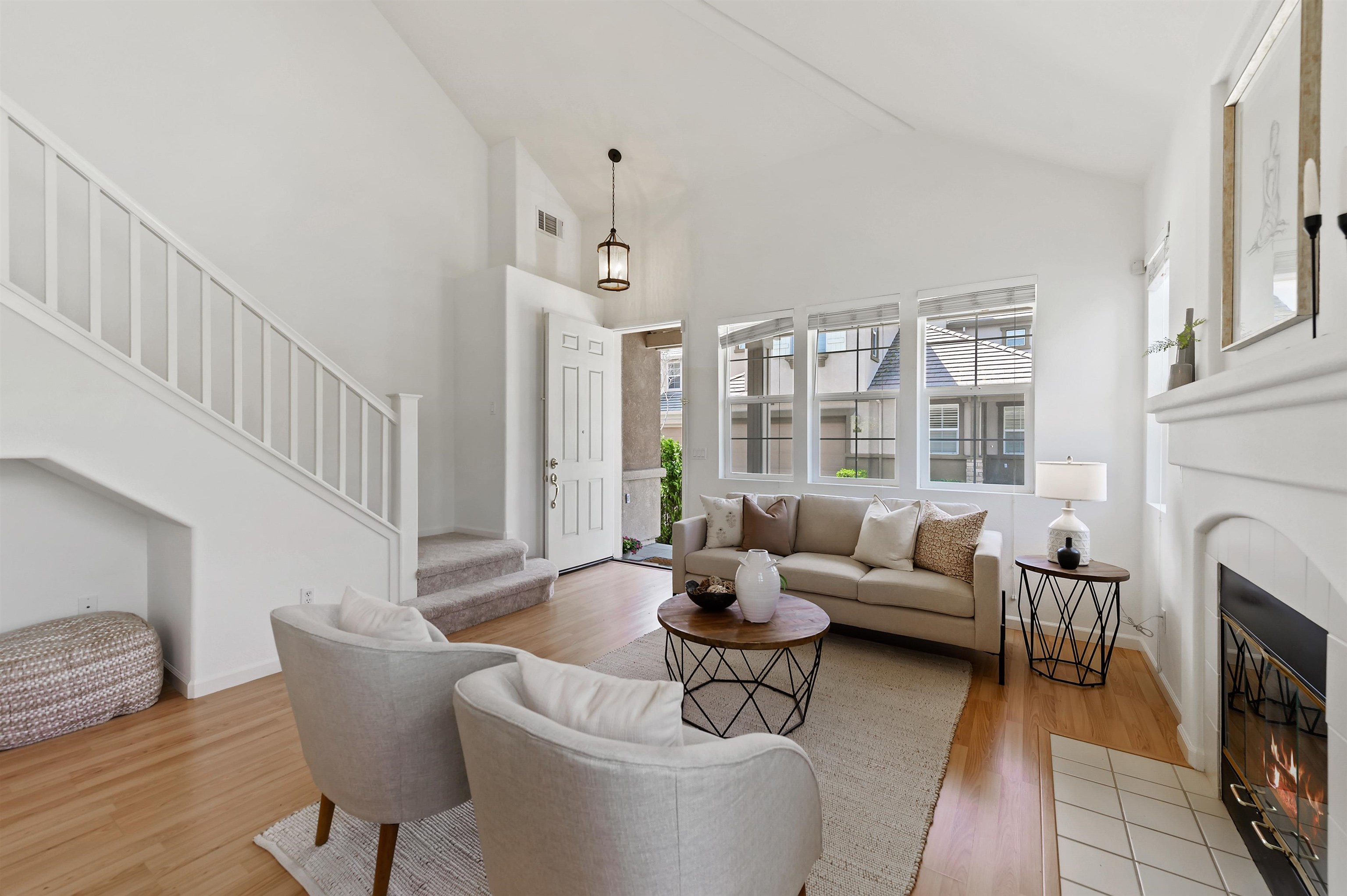 Detail Gallery Image 6 of 30 For 3989 Strafford Ct, Dublin,  CA 94568 - 3 Beds | 2/1 Baths