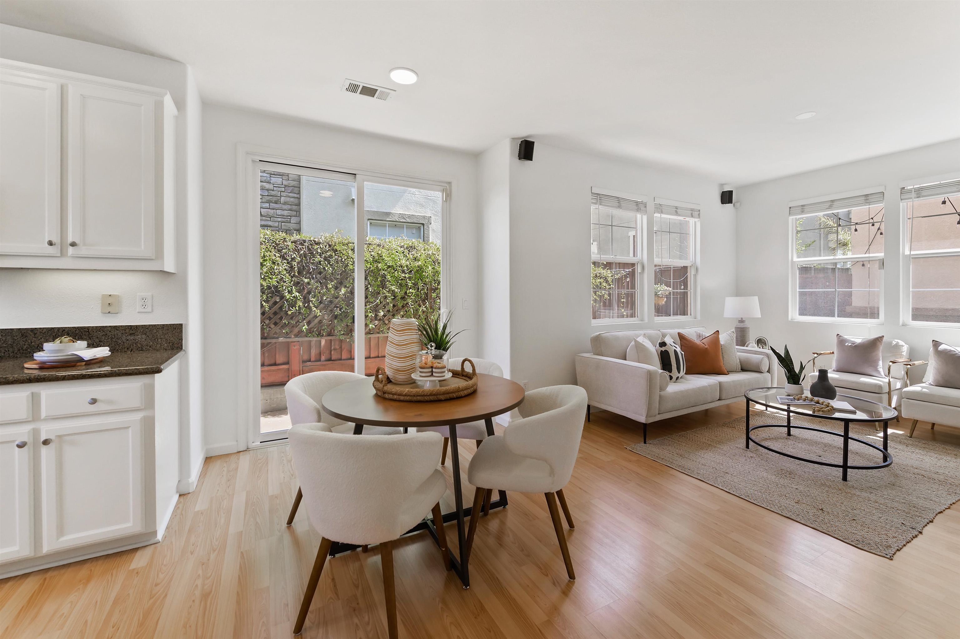 Detail Gallery Image 9 of 30 For 3989 Strafford Ct, Dublin,  CA 94568 - 3 Beds | 2/1 Baths