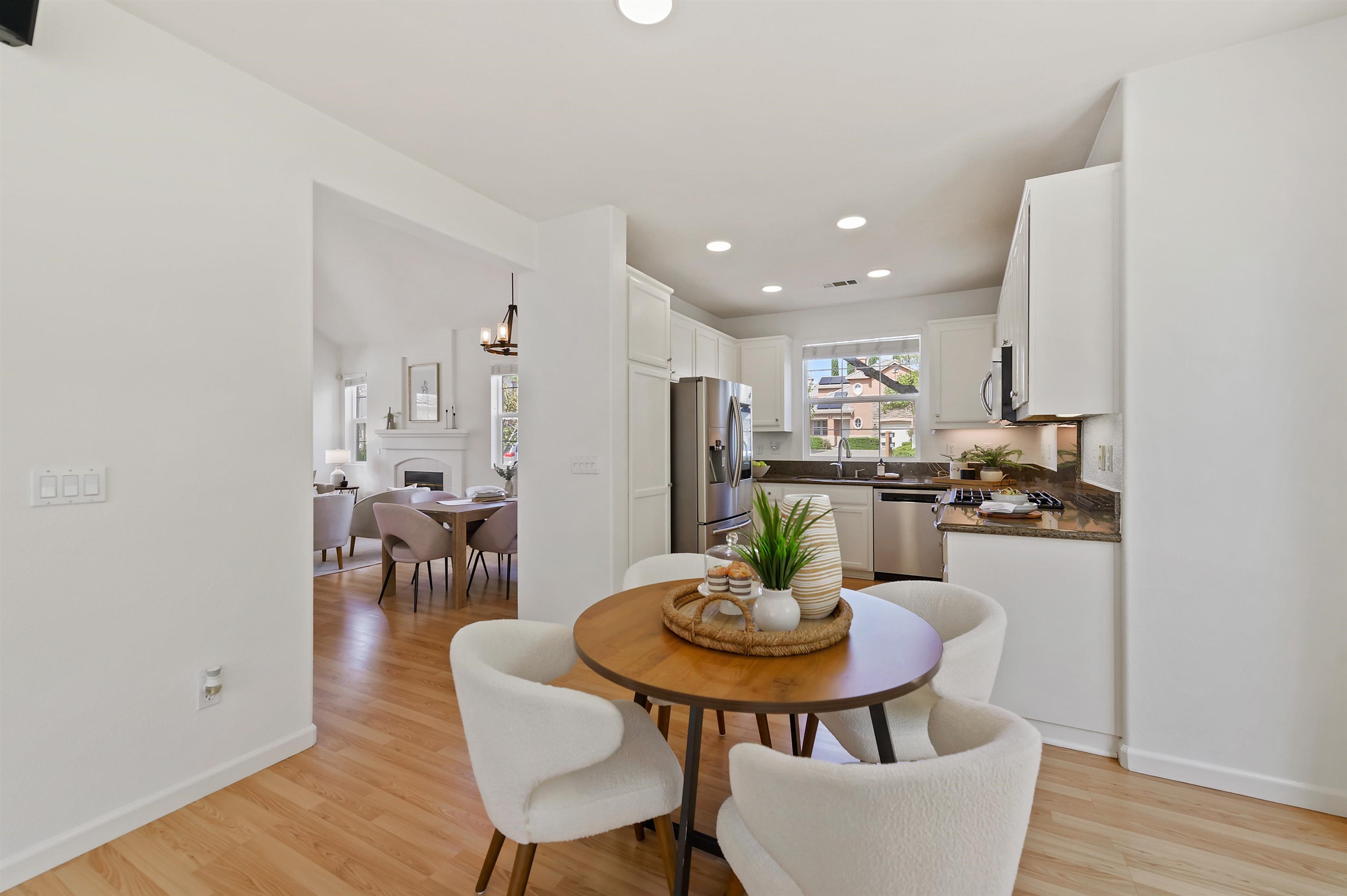 Detail Gallery Image 10 of 30 For 3989 Strafford Ct, Dublin,  CA 94568 - 3 Beds | 2/1 Baths