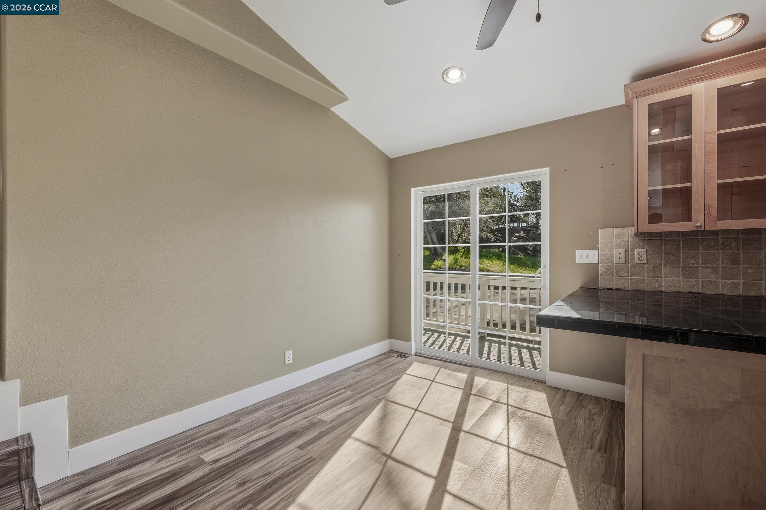 Detail Gallery Image 11 of 29 For 18357 Deer Hill Rd, Hidden Valley Lake,  CA 95467 - 3 Beds | 2 Baths