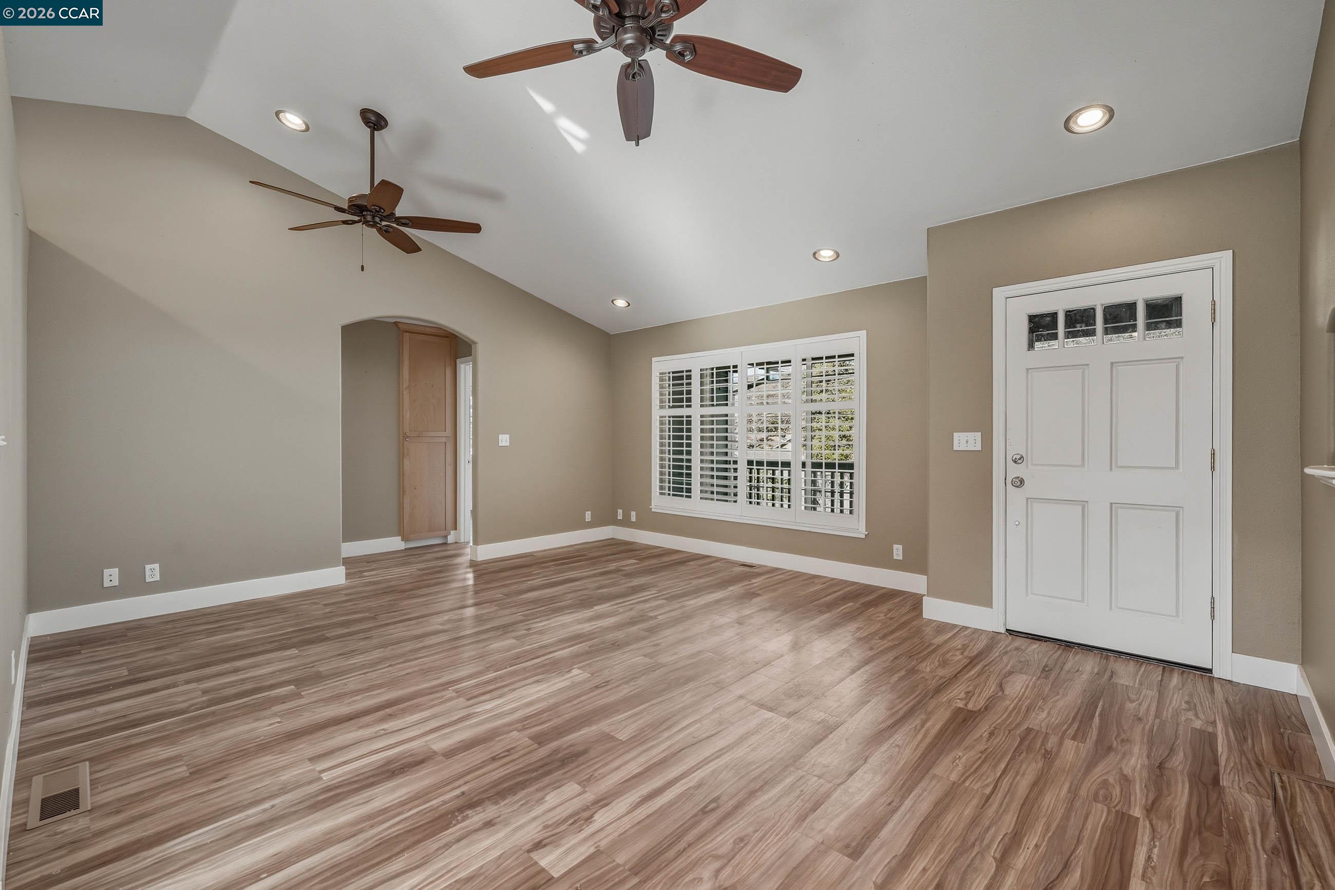 Detail Gallery Image 12 of 29 For 18357 Deer Hill Rd, Hidden Valley Lake,  CA 95467 - 3 Beds | 2 Baths