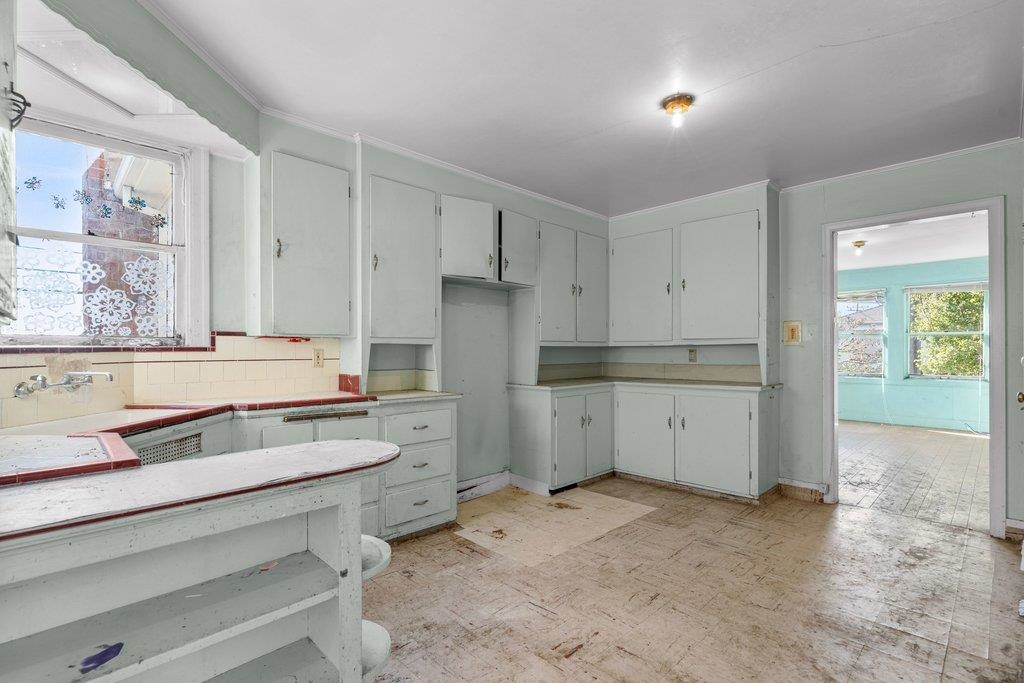 Detail Gallery Image 12 of 55 For 5901 Burlingame Avenue, Richmond,  CA 94804 - 3 Beds | 1/1 Baths