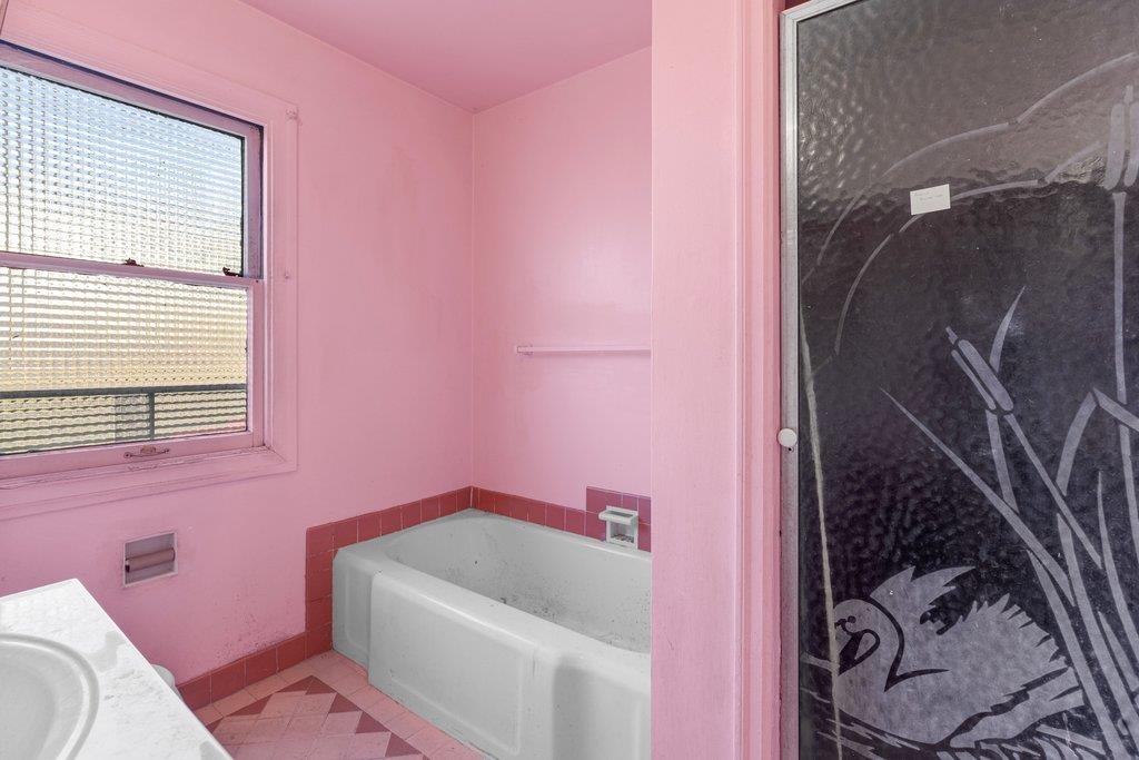 Detail Gallery Image 19 of 55 For 5901 Burlingame Avenue, Richmond,  CA 94804 - 3 Beds | 1/1 Baths