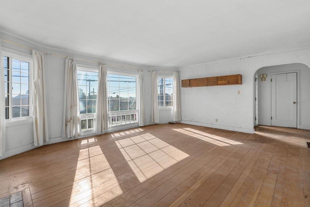 Detail Gallery Image 5 of 55 For 5901 Burlingame Avenue, Richmond,  CA 94804 - 3 Beds | 1/1 Baths