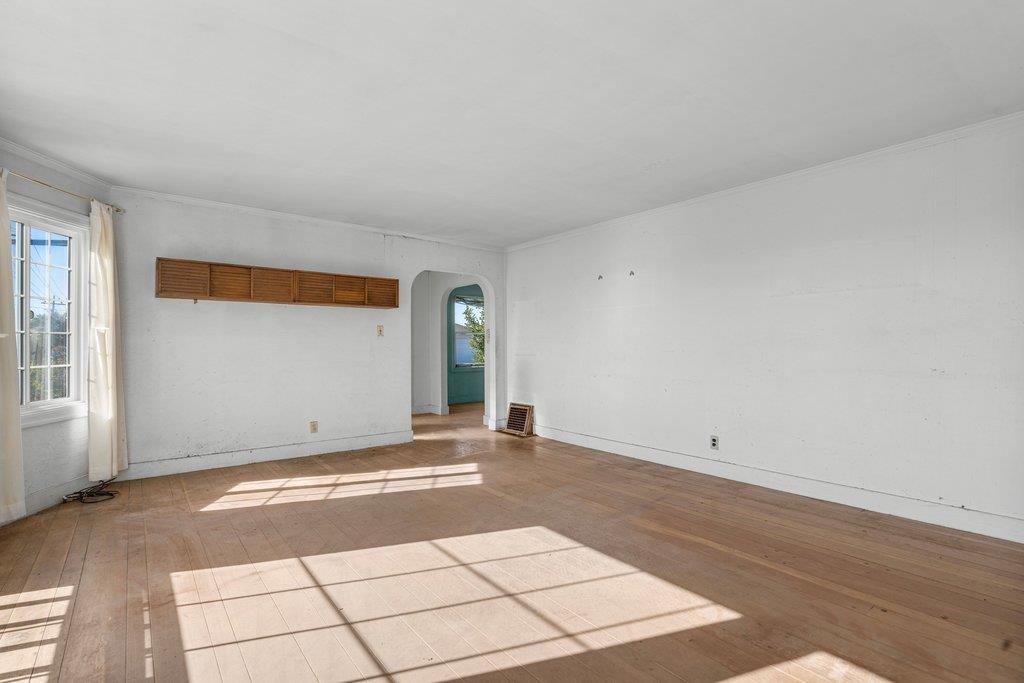 Detail Gallery Image 6 of 55 For 5901 Burlingame Avenue, Richmond,  CA 94804 - 3 Beds | 1/1 Baths