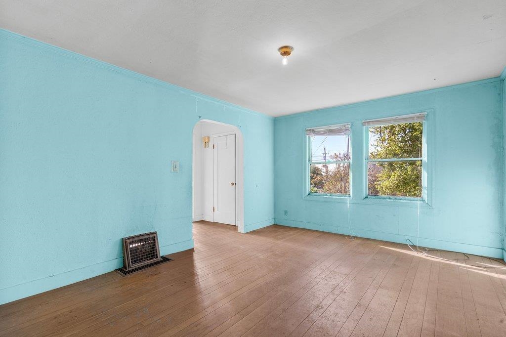 Detail Gallery Image 7 of 55 For 5901 Burlingame Avenue, Richmond,  CA 94804 - 3 Beds | 1/1 Baths