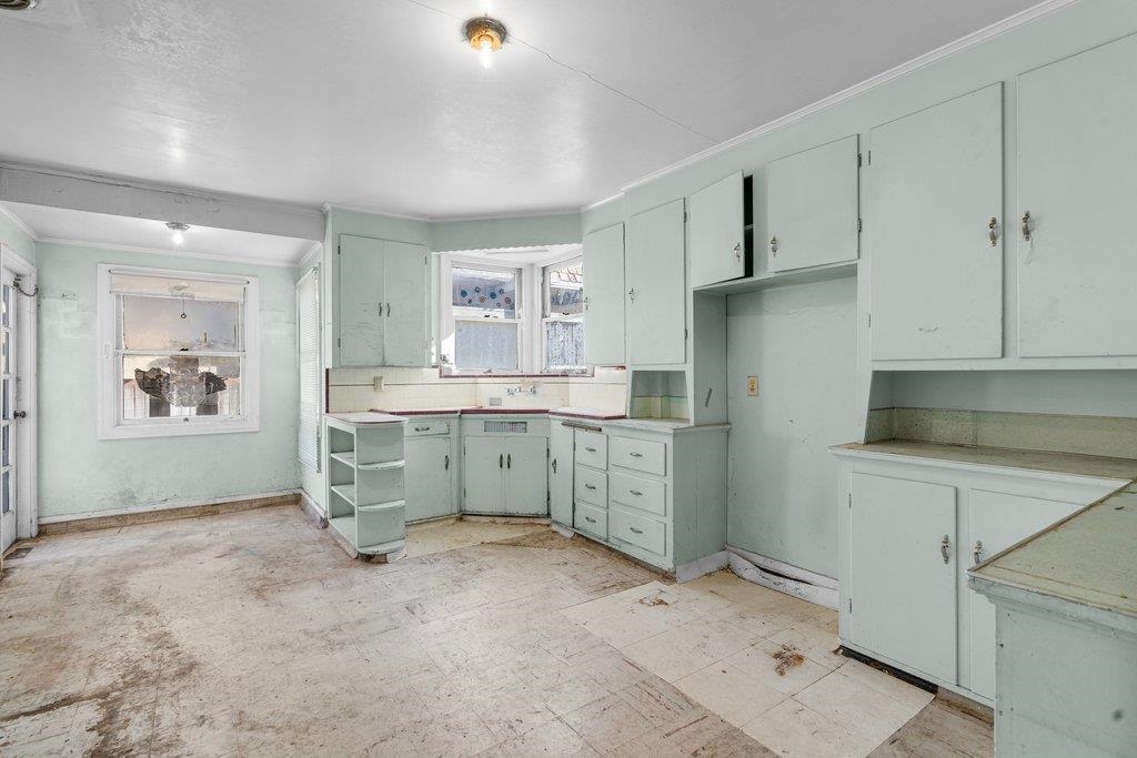 Detail Gallery Image 9 of 55 For 5901 Burlingame Avenue, Richmond,  CA 94804 - 3 Beds | 1/1 Baths