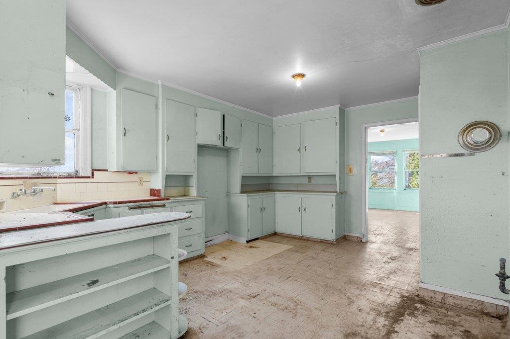 Detail Gallery Image 10 of 55 For 5901 Burlingame Avenue, Richmond,  CA 94804 - 3 Beds | 1/1 Baths