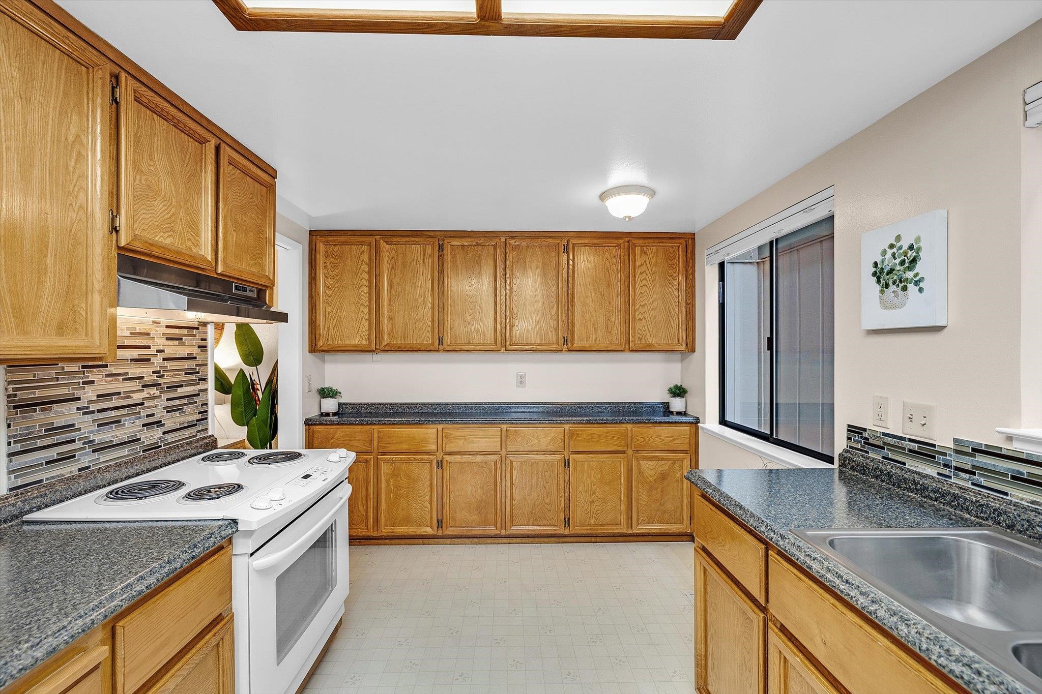 Detail Gallery Image 6 of 30 For 18944 Sara Park Cir, Saratoga,  CA 95070 - 2 Beds | 2 Baths