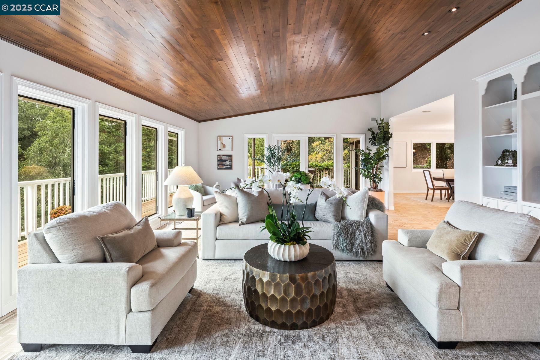 Detail Gallery Image 3 of 50 For 4500 Canyon Road, Lafayette,  CA 94549-2709 - 4 Beds | 3/2 Baths