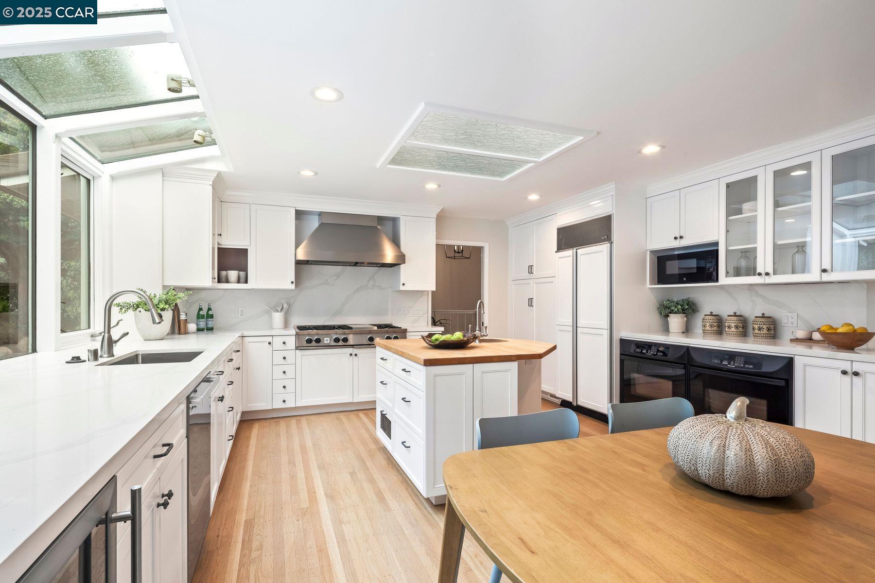 Detail Gallery Image 4 of 50 For 4500 Canyon Road, Lafayette,  CA 94549-2709 - 4 Beds | 3/2 Baths