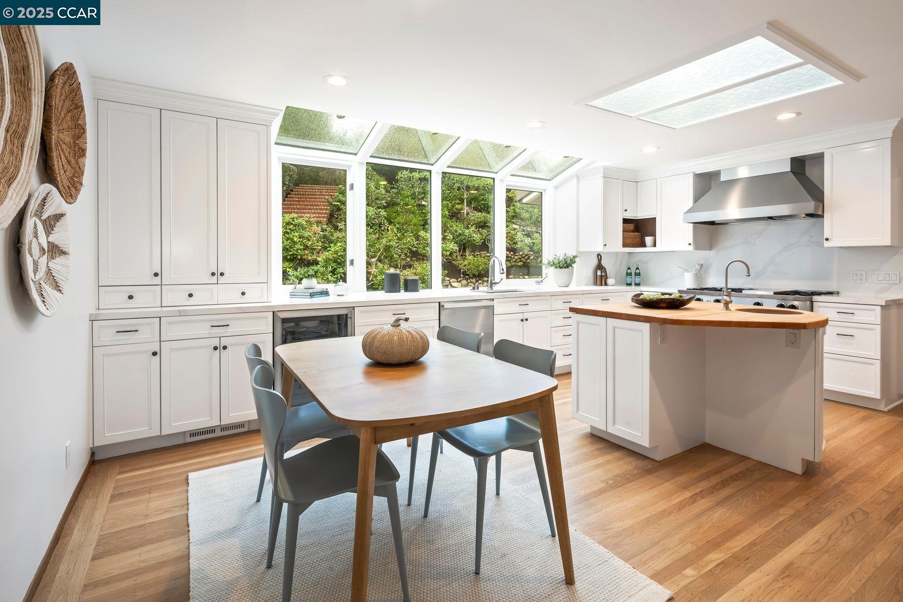 Detail Gallery Image 6 of 50 For 4500 Canyon Road, Lafayette,  CA 94549-2709 - 4 Beds | 3/2 Baths