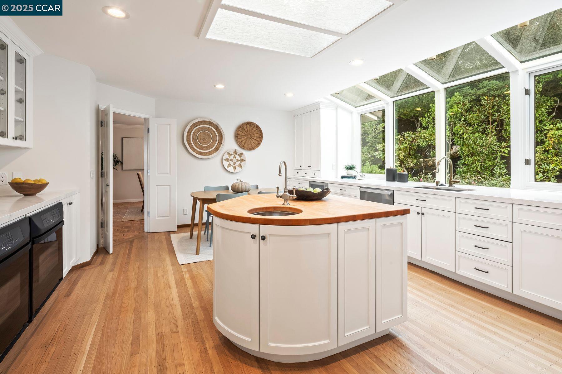 Detail Gallery Image 7 of 50 For 4500 Canyon Road, Lafayette,  CA 94549-2709 - 4 Beds | 3/2 Baths