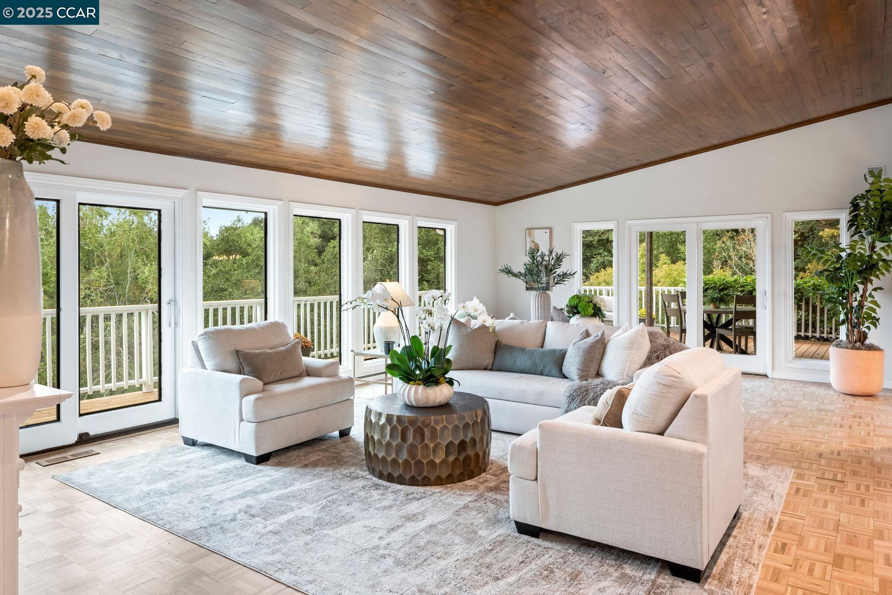 Detail Gallery Image 9 of 50 For 4500 Canyon Road, Lafayette,  CA 94549-2709 - 4 Beds | 3/2 Baths