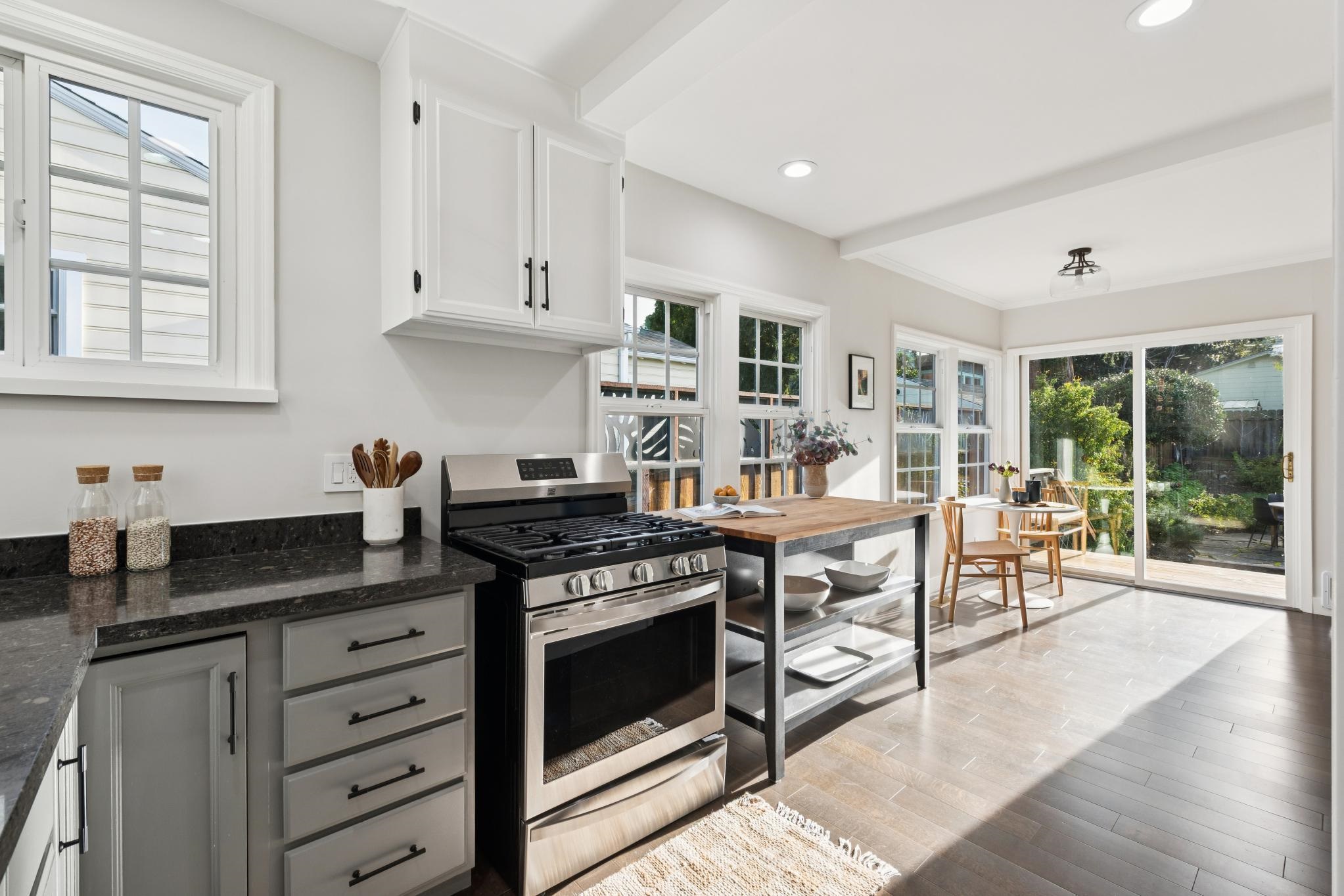 Detail Gallery Image 12 of 40 For 7607 Valentine St, Oakland,  CA 94605 - 2 Beds | 1/1 Baths