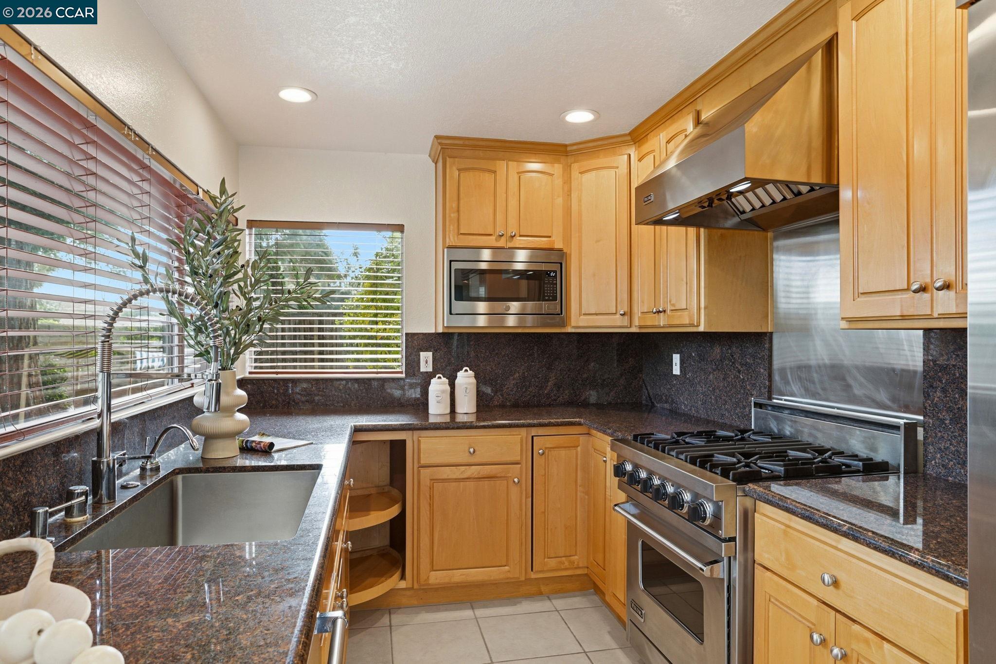 Detail Gallery Image 9 of 28 For 8106 Pebble Beach Ave, Newark,  CA 94560 - 3 Beds | 2/1 Baths
