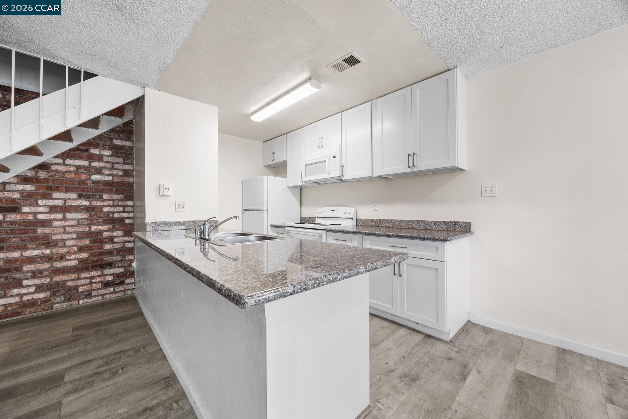 Photo #7: 41121901 Listing: Photo #7