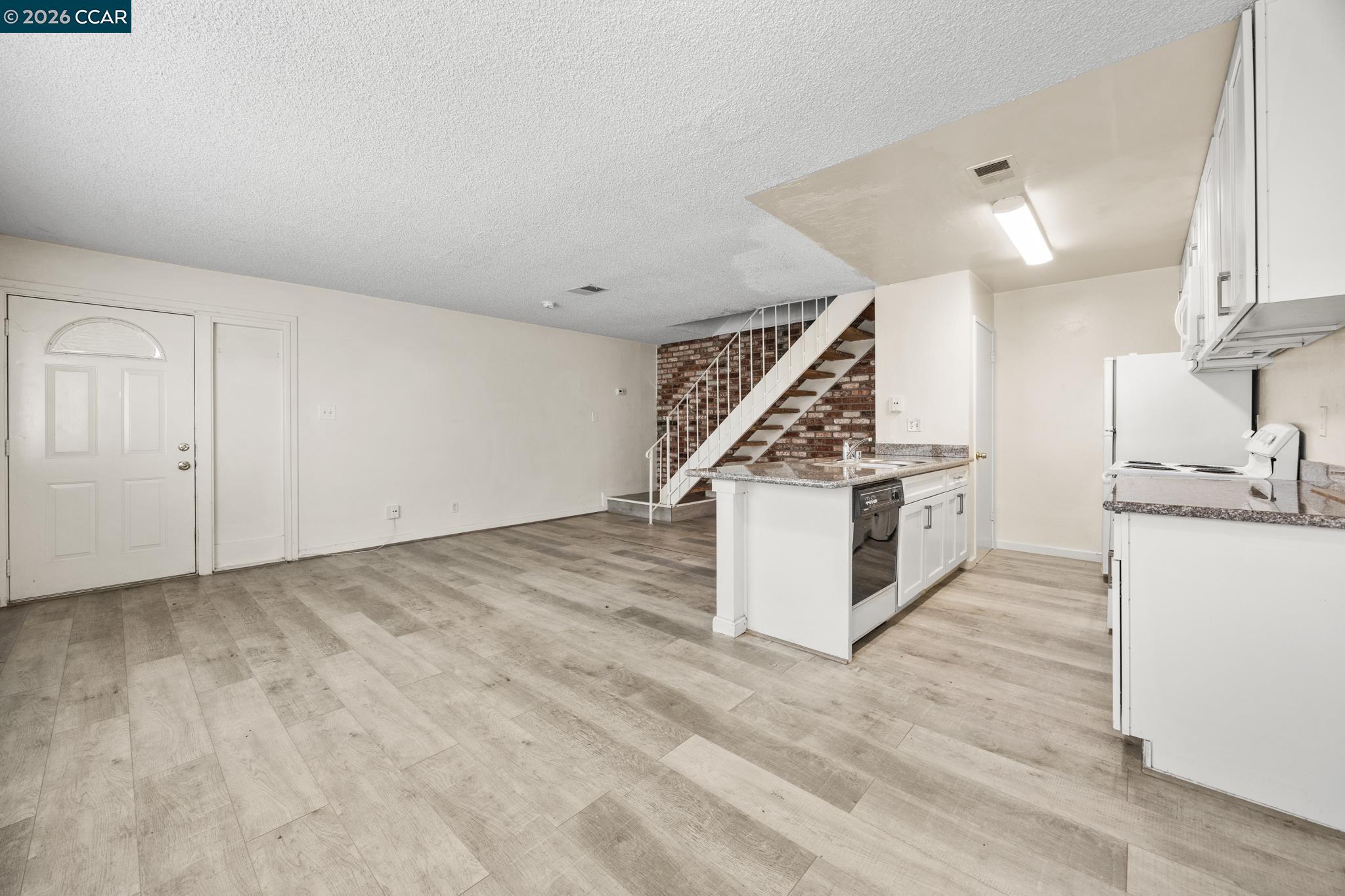 Photo #8: 41121901 Listing: Photo #8