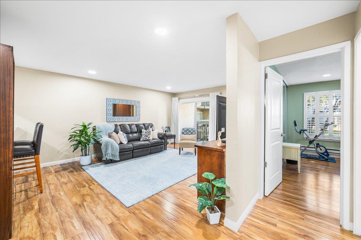 Photo #1: 41121902 Listing: Photo #1