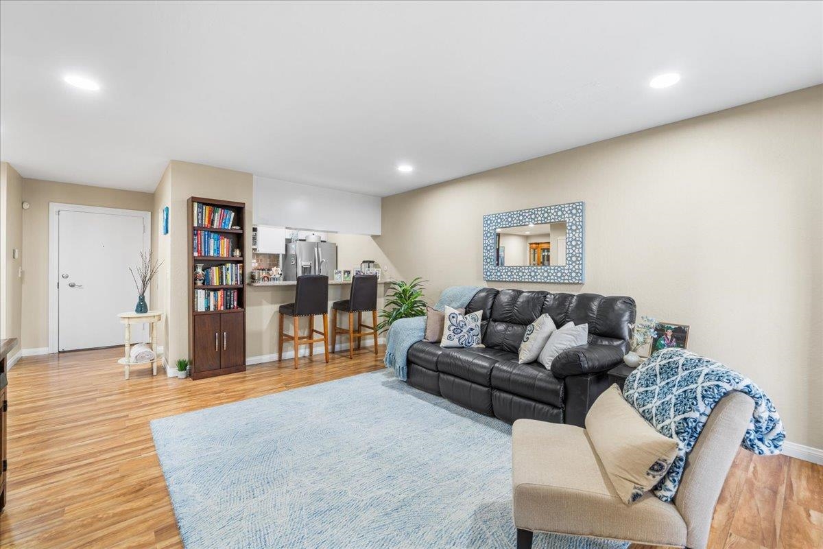 Photo #2: 41121902 Listing: Photo #2