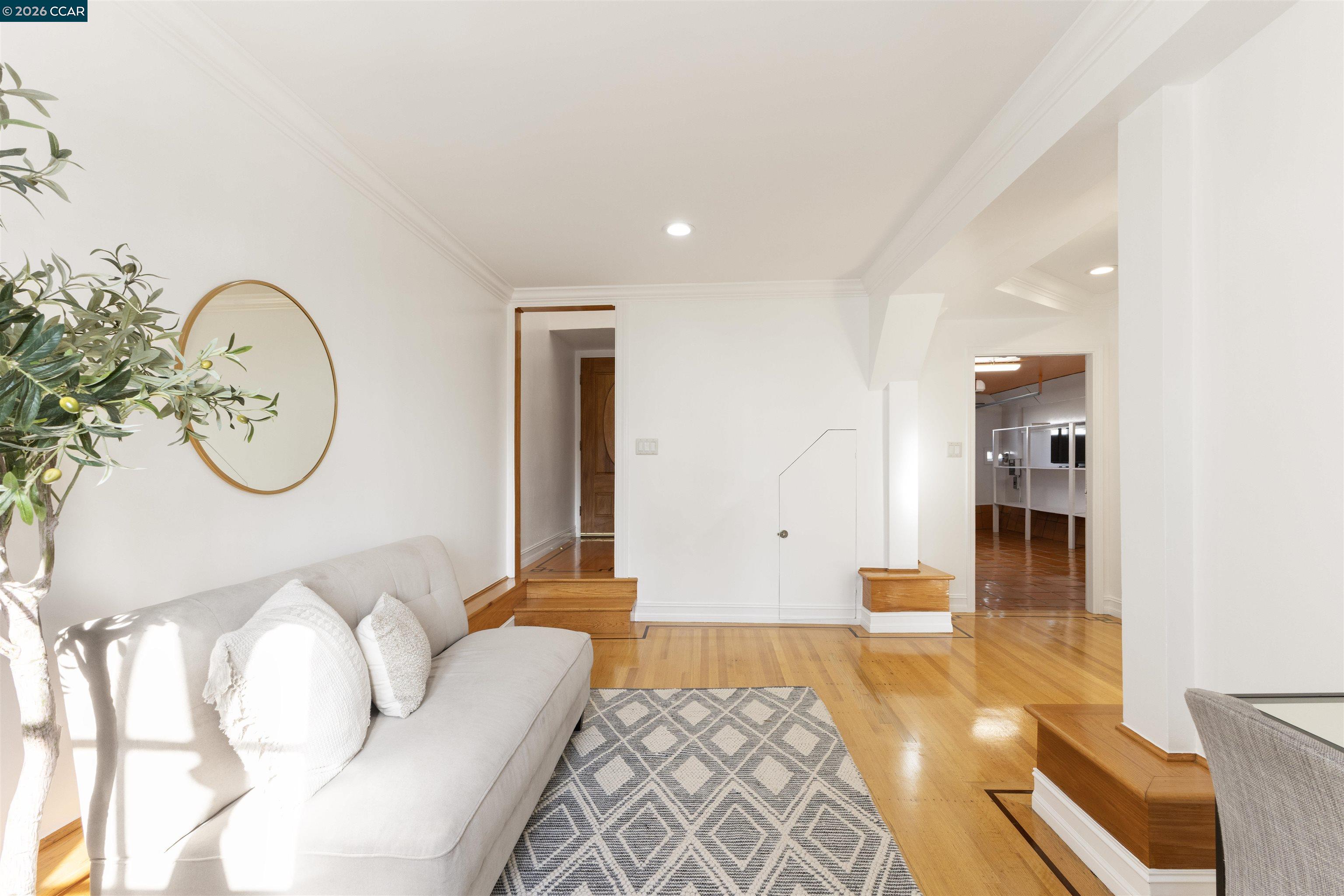 Detail Gallery Image 12 of 40 For 719 Lakeview Ave, San Francisco,  CA 94112 - 3 Beds | 2 Baths