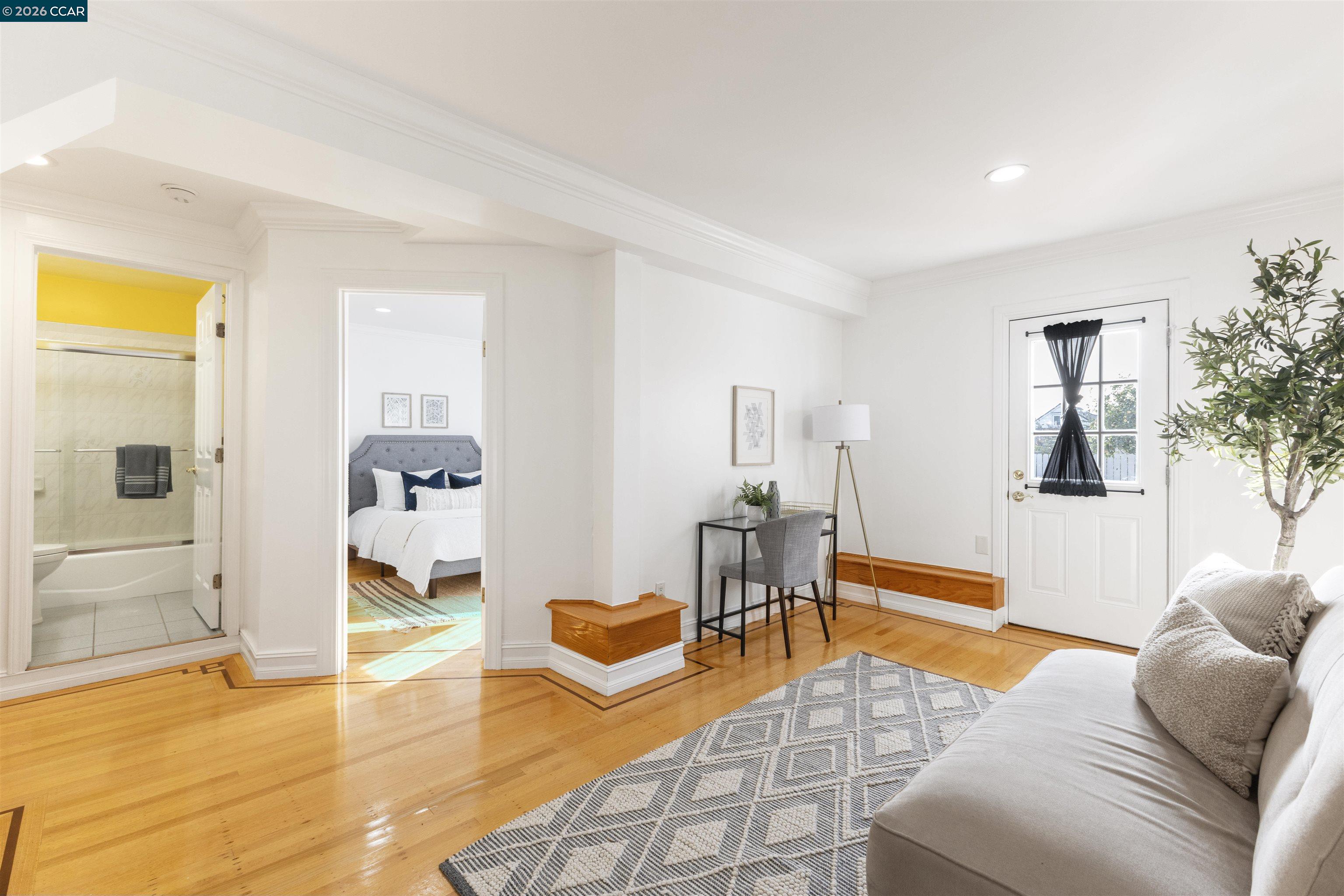 Detail Gallery Image 4 of 40 For 719 Lakeview Ave, San Francisco,  CA 94112 - 3 Beds | 2 Baths