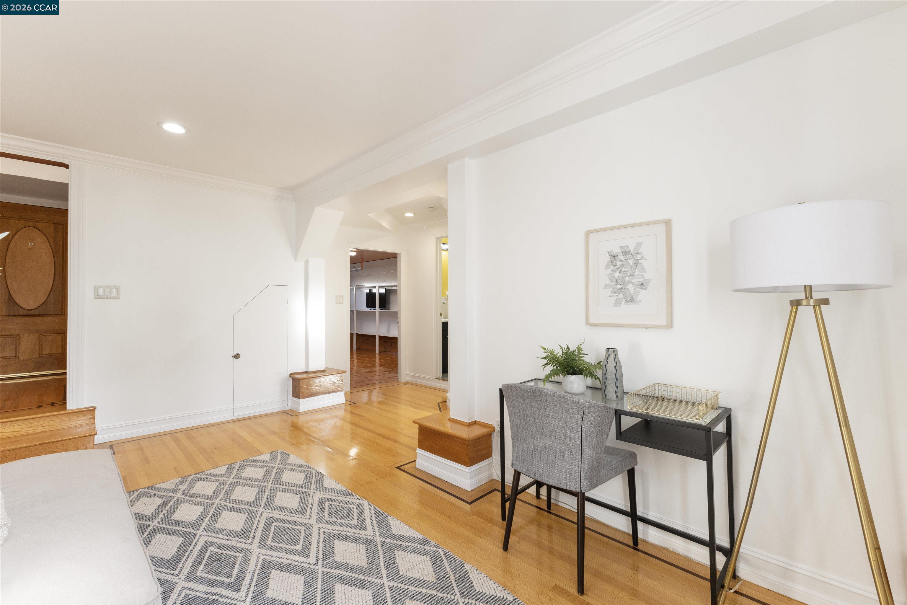 Detail Gallery Image 5 of 40 For 719 Lakeview Ave, San Francisco,  CA 94112 - 3 Beds | 2 Baths