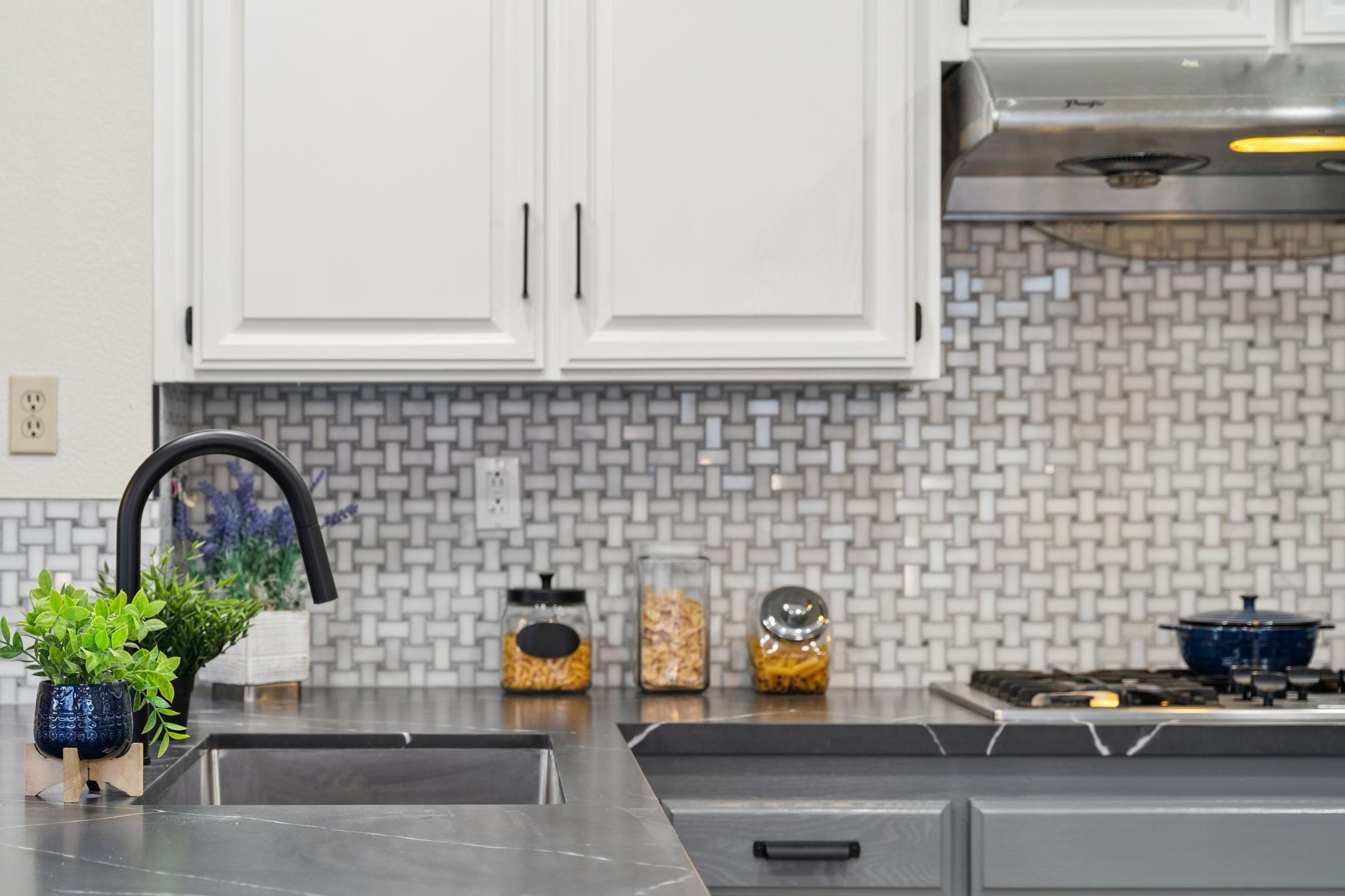 Detail Gallery Image 22 of 59 For 18 Applegate Way, Alameda,  CA 94502 - 5 Beds | 3 Baths