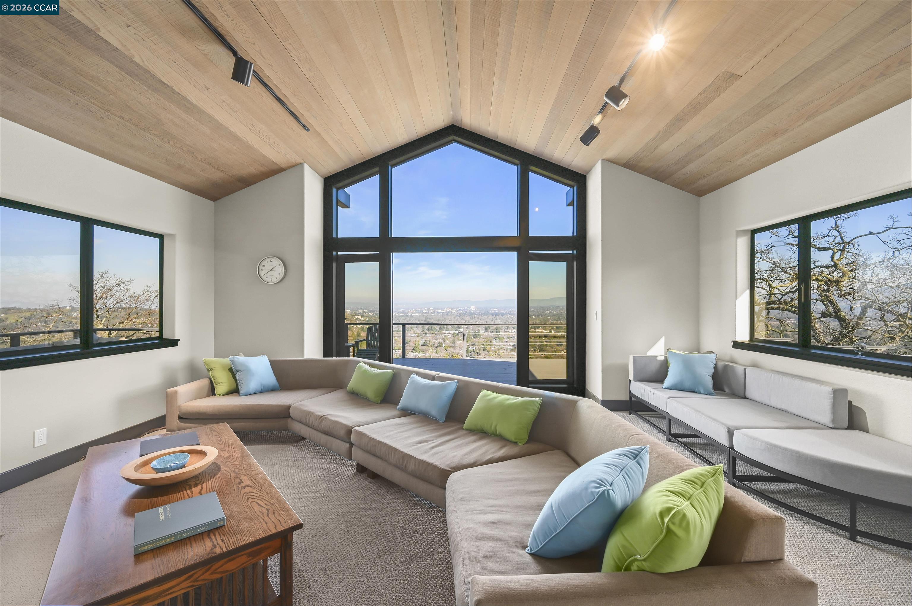 Detail Gallery Image 11 of 47 For 3284 Surmont Dr, Lafayette,  CA 94549 - 4 Beds | 3/1 Baths