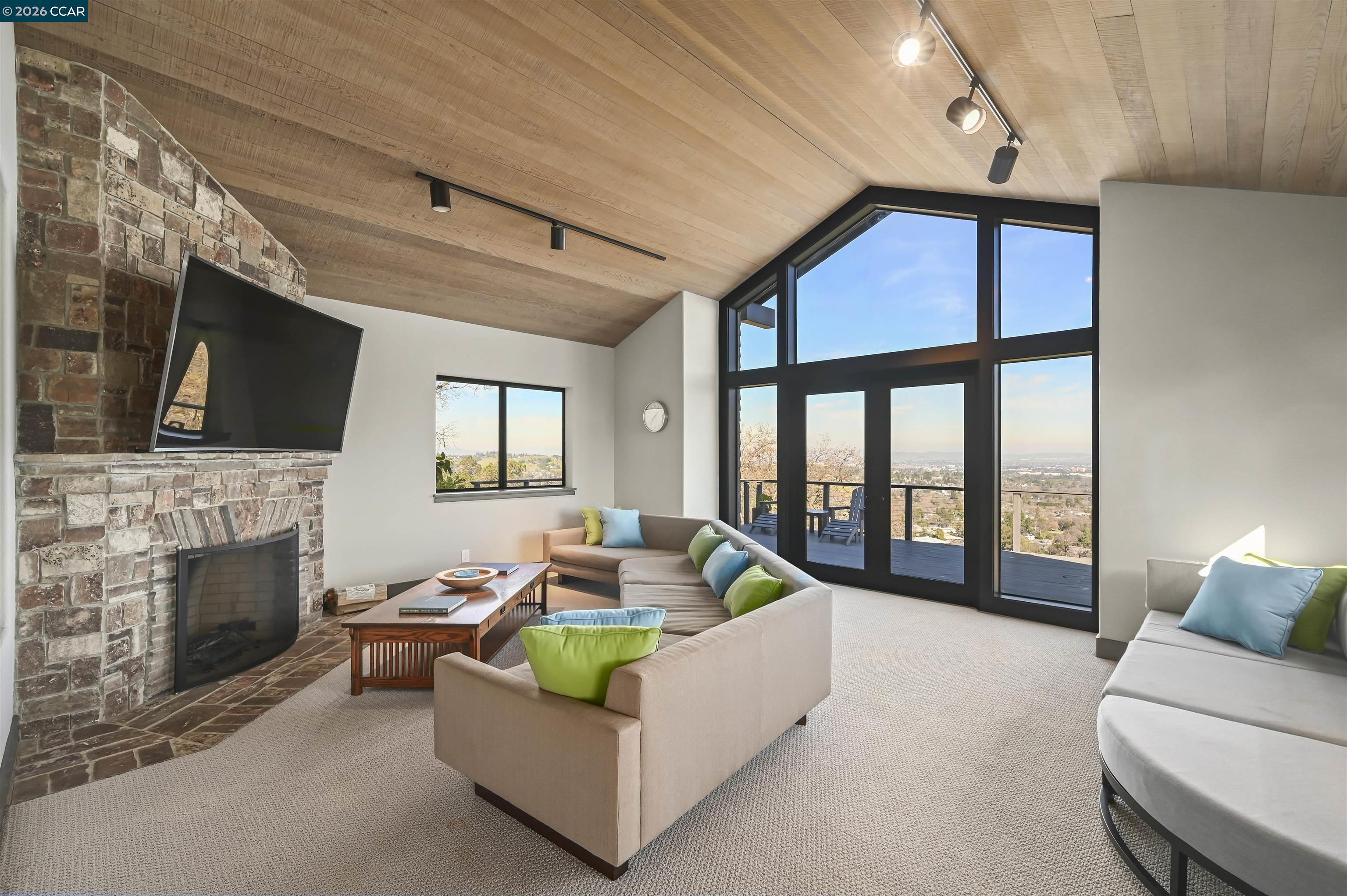 Detail Gallery Image 13 of 47 For 3284 Surmont Dr, Lafayette,  CA 94549 - 4 Beds | 3/1 Baths