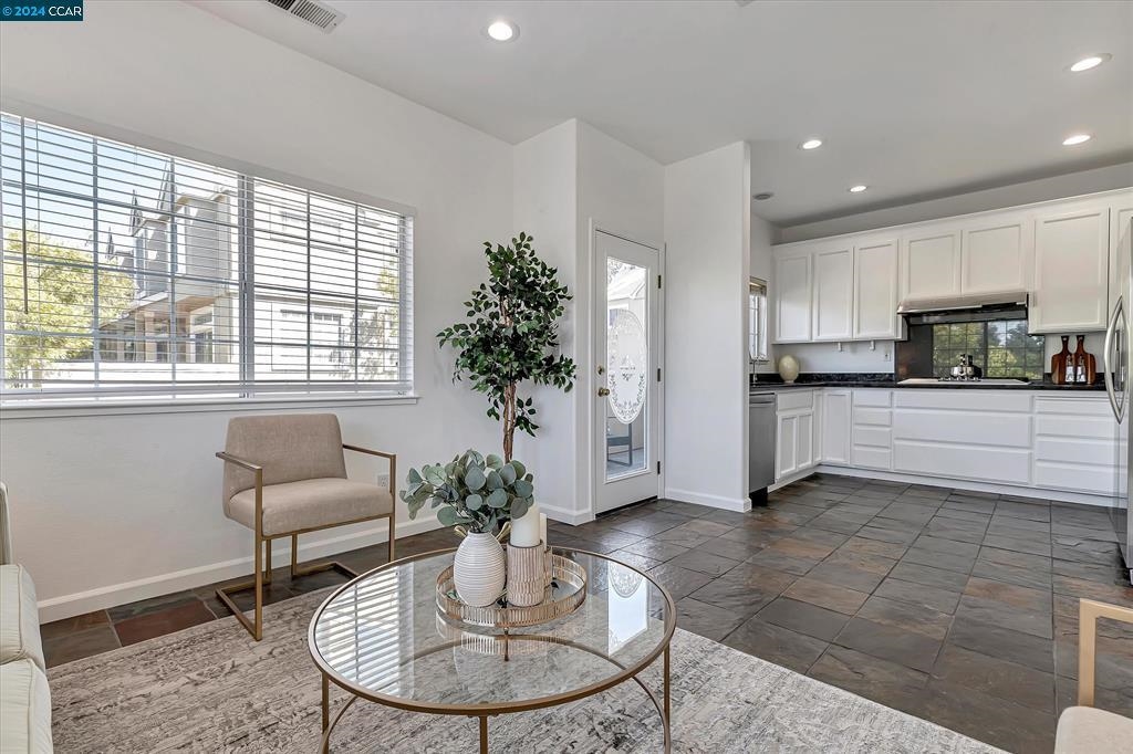 Detail Gallery Image 11 of 57 For 618 Palomino Dr, Pleasanton,  CA 94566 - 3 Beds | 2/1 Baths