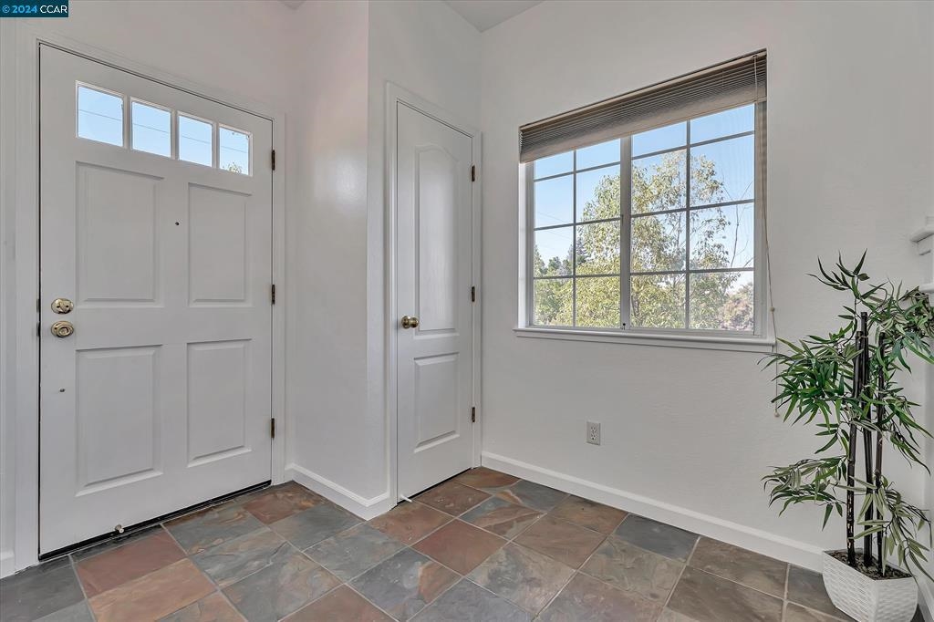 Detail Gallery Image 4 of 57 For 618 Palomino Dr, Pleasanton,  CA 94566 - 3 Beds | 2/1 Baths