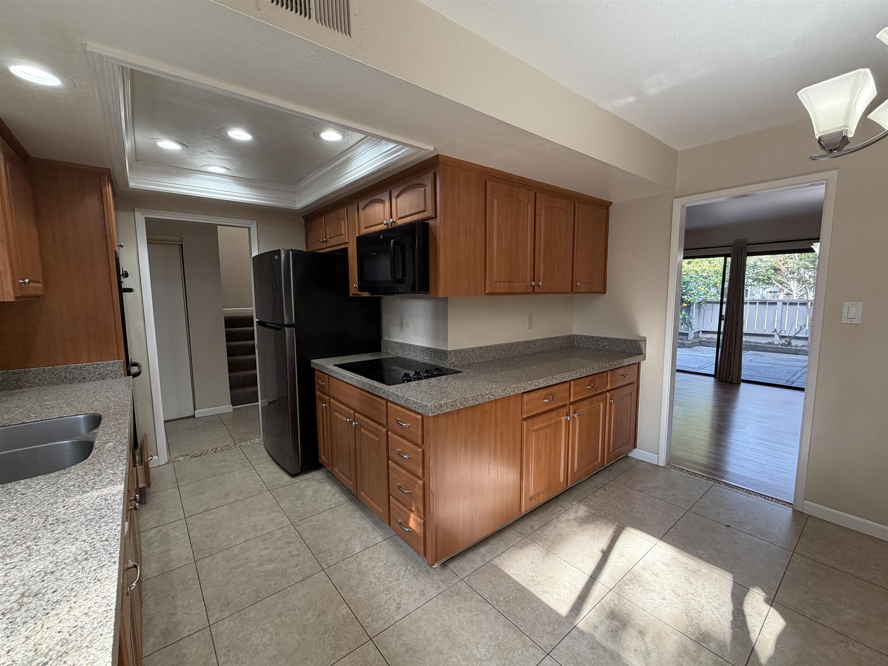 Detail Gallery Image 2 of 30 For 5143 Oakdale Ct, Pleasanton,  CA 94588 - 3 Beds | 2/1 Baths