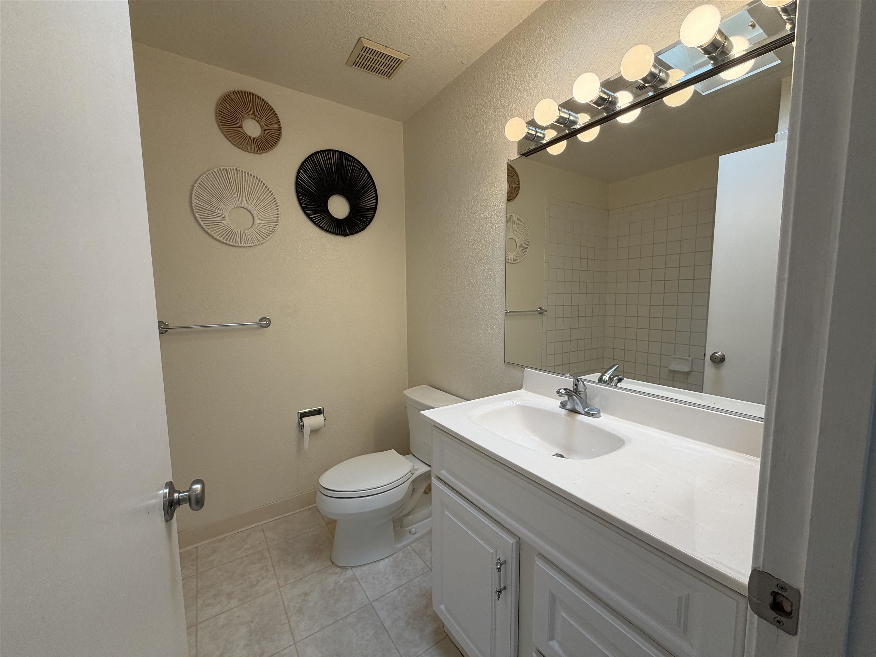 Detail Gallery Image 11 of 30 For 5143 Oakdale Ct, Pleasanton,  CA 94588 - 3 Beds | 2/1 Baths