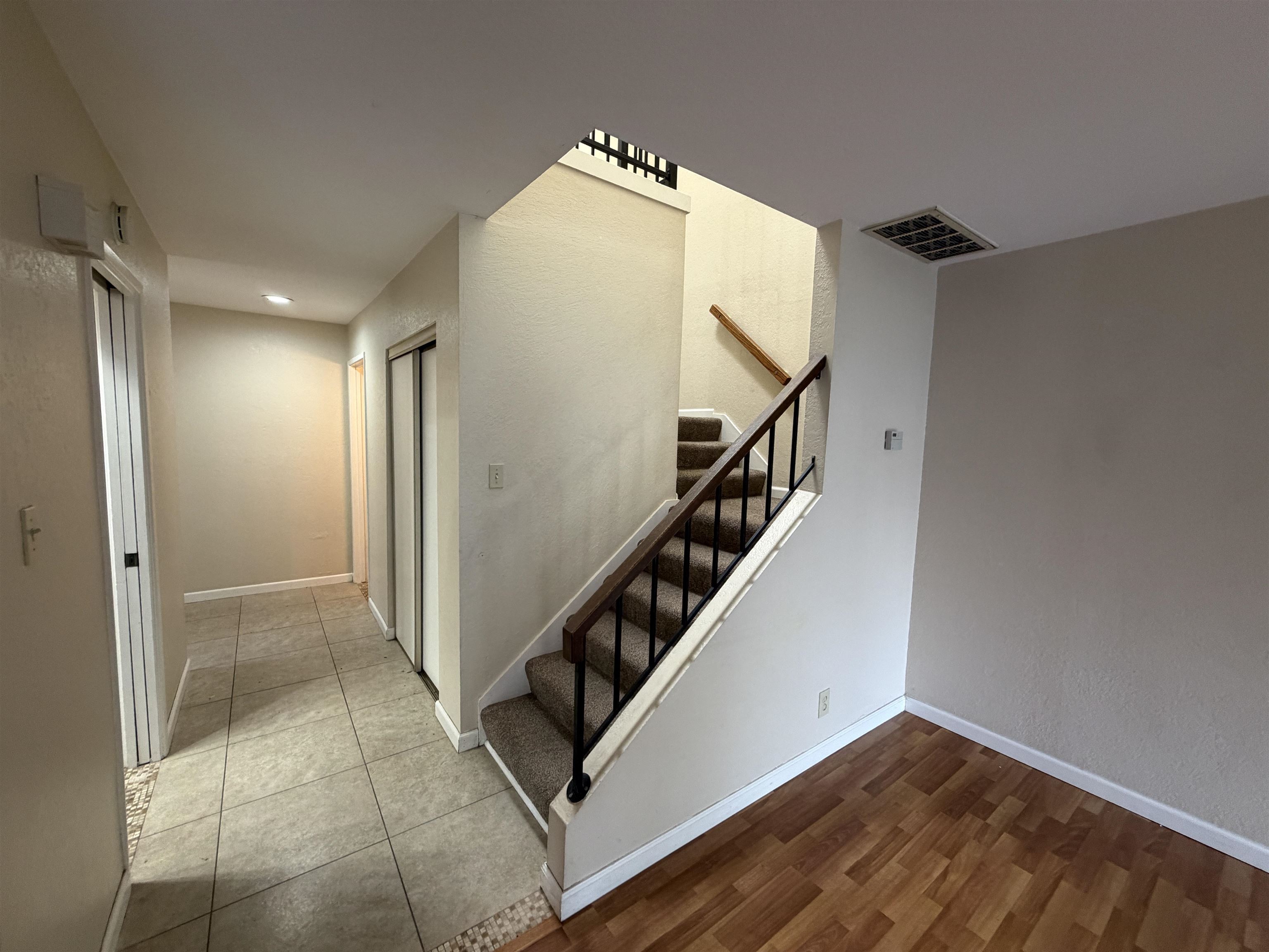 Detail Gallery Image 8 of 30 For 5143 Oakdale Ct, Pleasanton,  CA 94588 - 3 Beds | 2/1 Baths