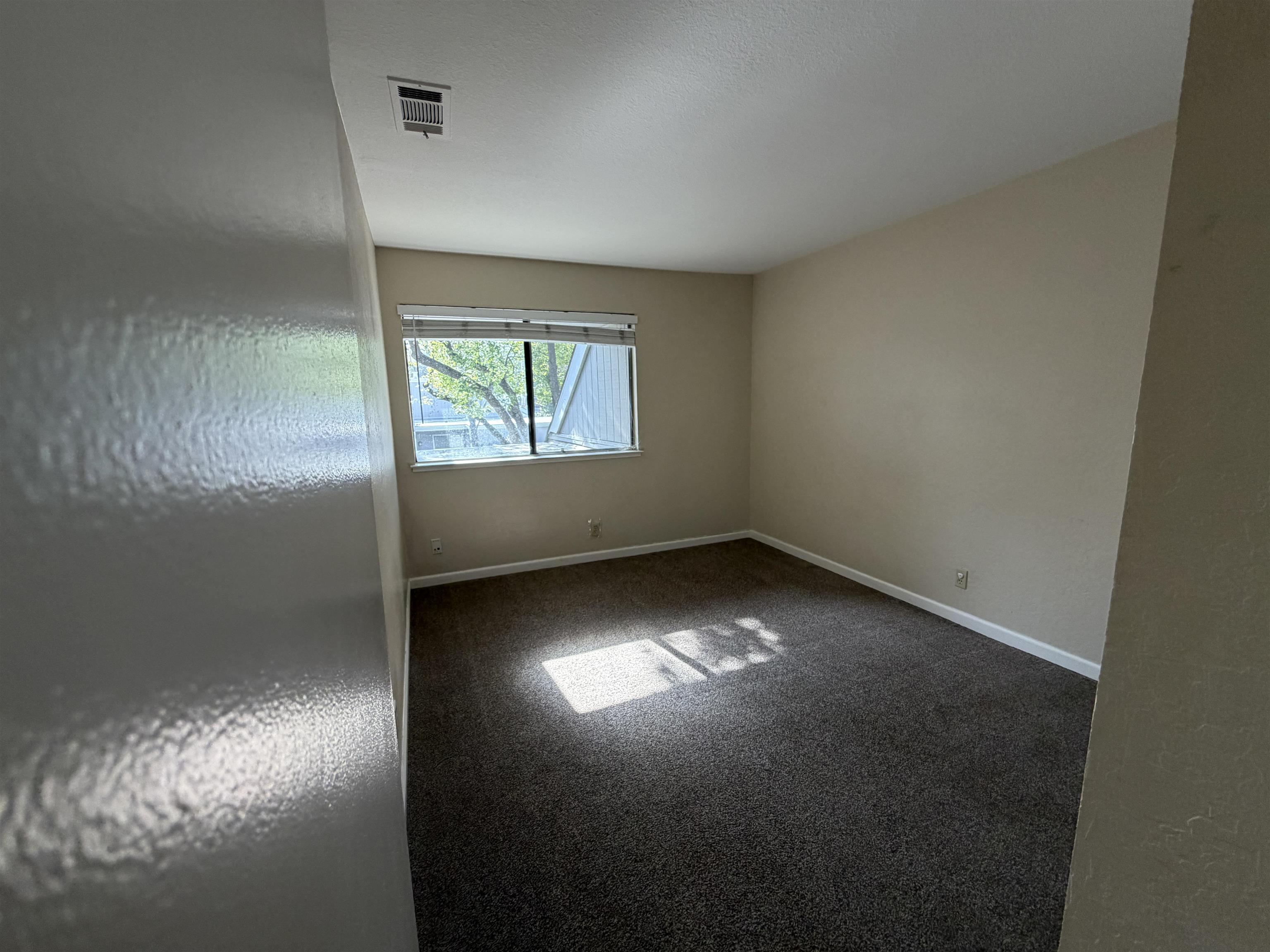 Detail Gallery Image 9 of 30 For 5143 Oakdale Ct, Pleasanton,  CA 94588 - 3 Beds | 2/1 Baths
