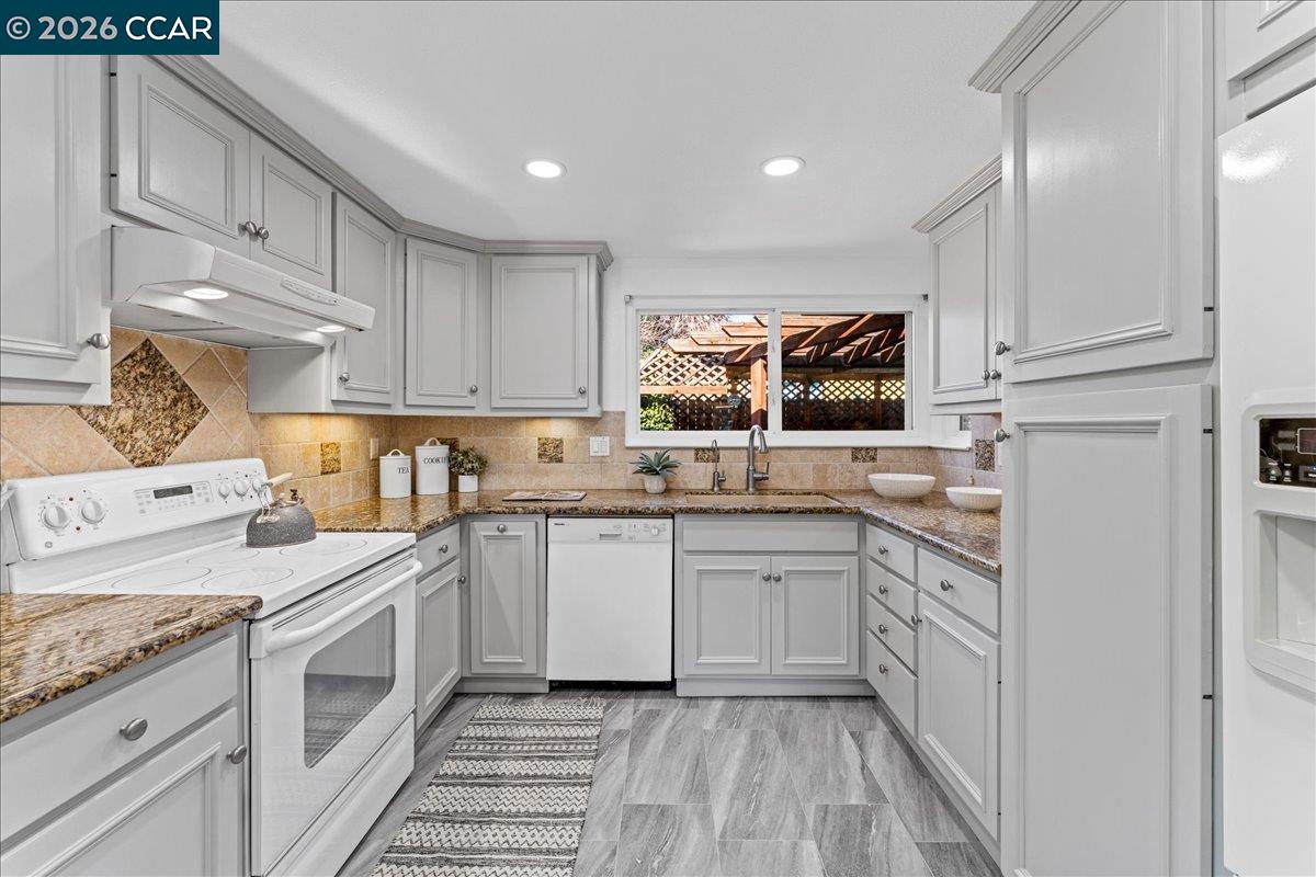 Detail Gallery Image 12 of 42 For 106 Oakmeade Ct, Vacaville,  CA 95687 - 3 Beds | 2 Baths