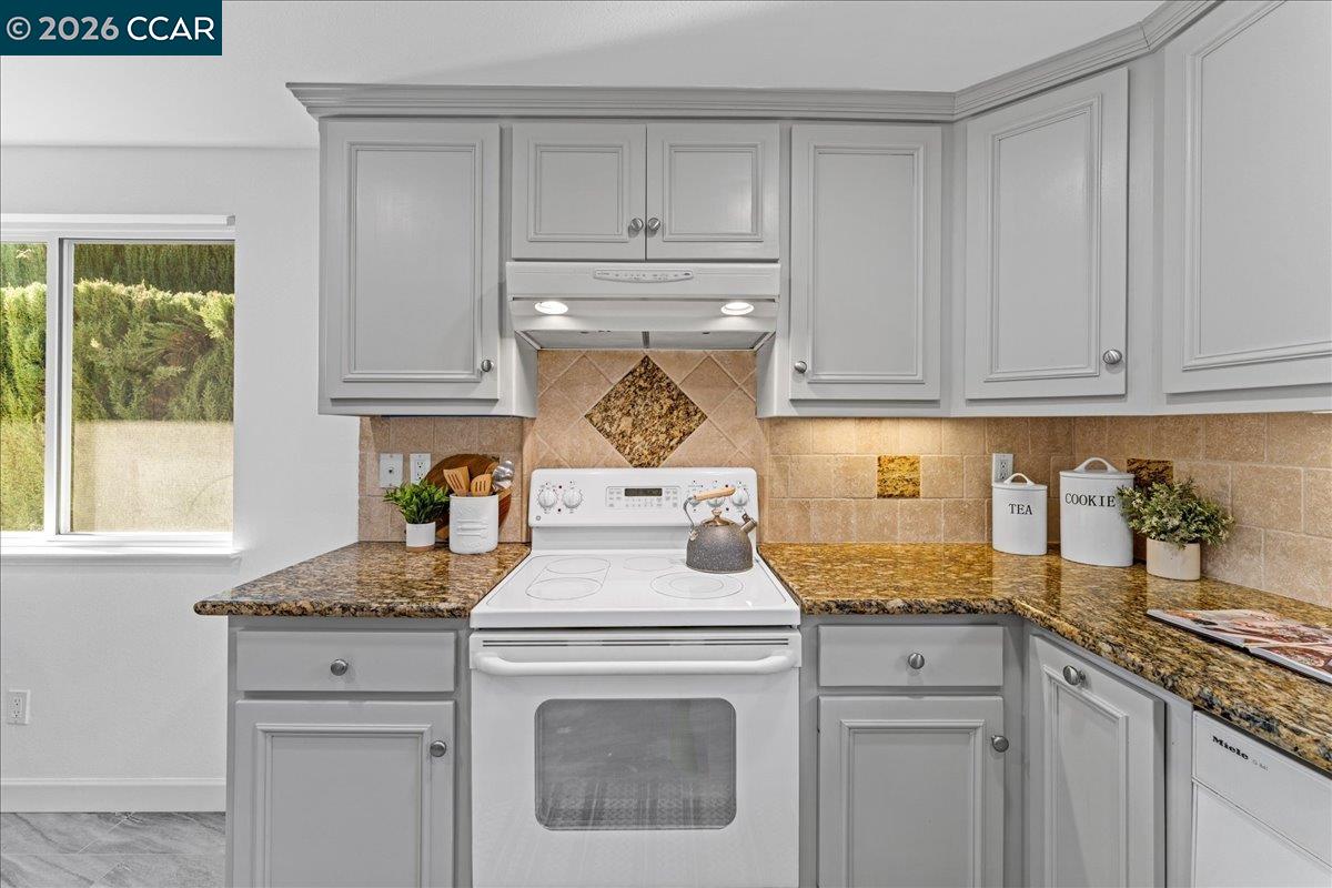 Detail Gallery Image 13 of 42 For 106 Oakmeade Ct, Vacaville,  CA 95687 - 3 Beds | 2 Baths