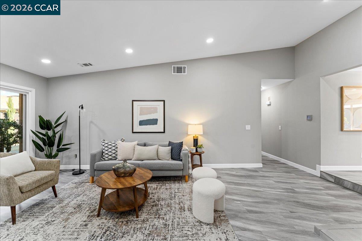 Detail Gallery Image 18 of 42 For 106 Oakmeade Ct, Vacaville,  CA 95687 - 3 Beds | 2 Baths