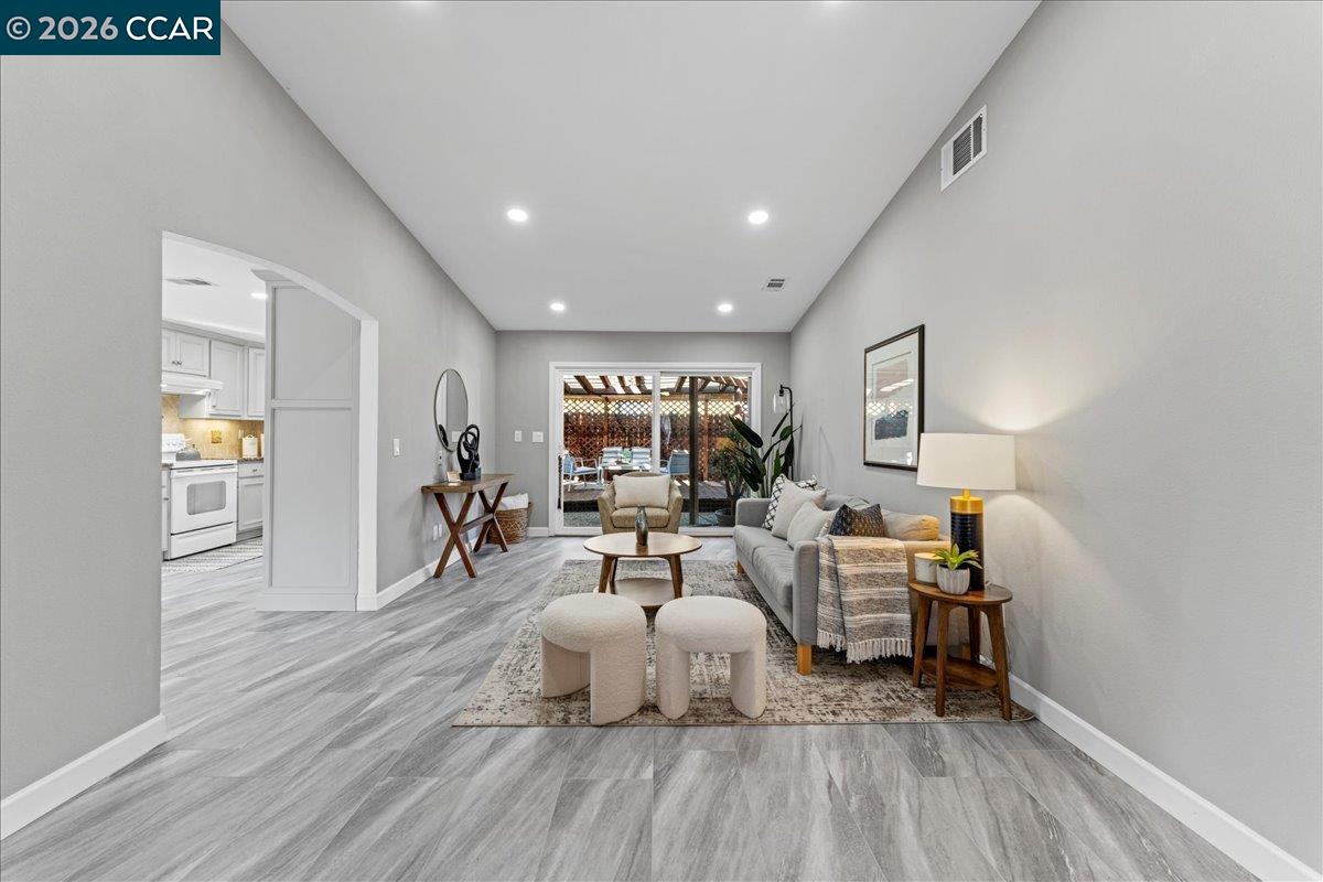 Detail Gallery Image 19 of 42 For 106 Oakmeade Ct, Vacaville,  CA 95687 - 3 Beds | 2 Baths