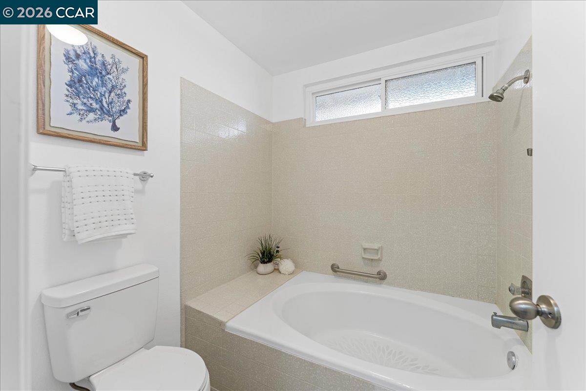 Detail Gallery Image 25 of 42 For 106 Oakmeade Ct, Vacaville,  CA 95687 - 3 Beds | 2 Baths