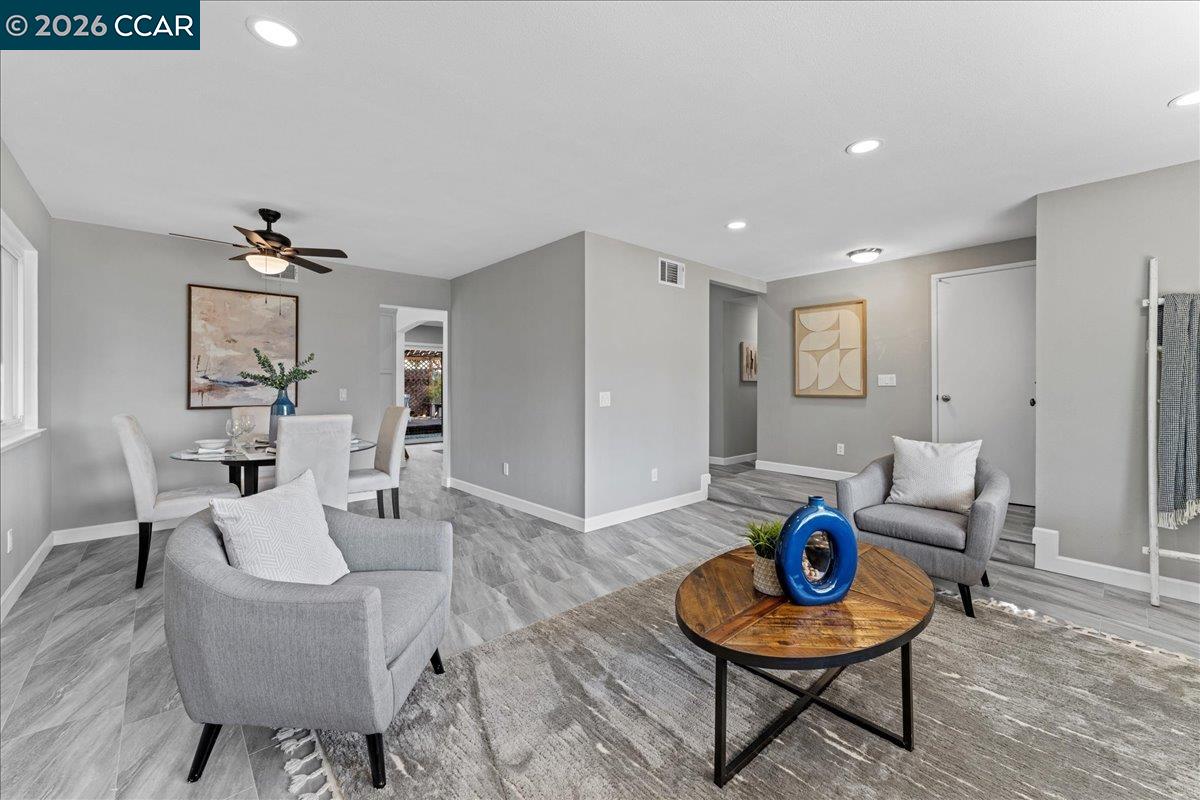 Detail Gallery Image 6 of 42 For 106 Oakmeade Ct, Vacaville,  CA 95687 - 3 Beds | 2 Baths