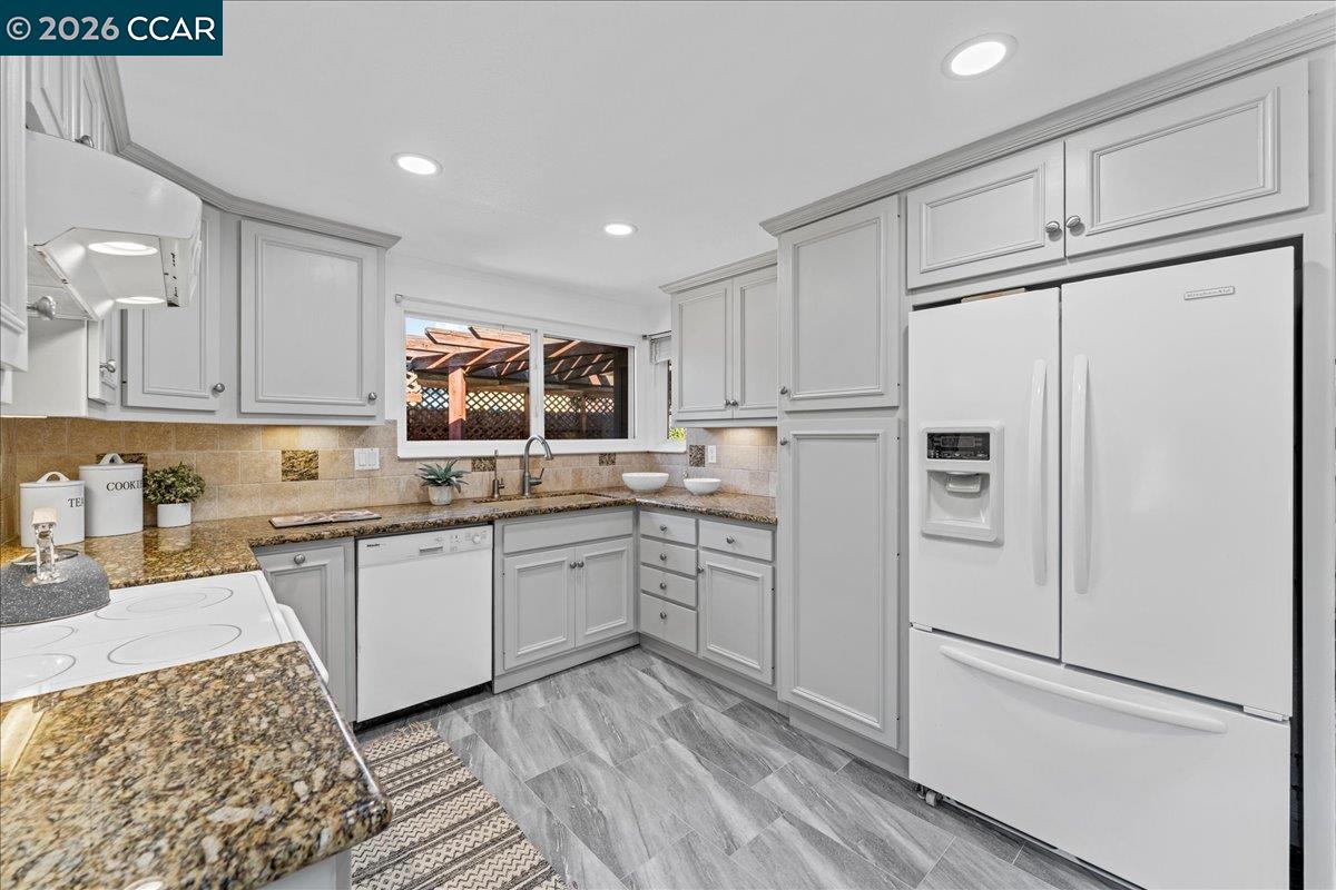 Detail Gallery Image 9 of 42 For 106 Oakmeade Ct, Vacaville,  CA 95687 - 3 Beds | 2 Baths