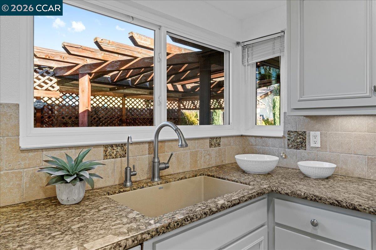 Detail Gallery Image 10 of 42 For 106 Oakmeade Ct, Vacaville,  CA 95687 - 3 Beds | 2 Baths