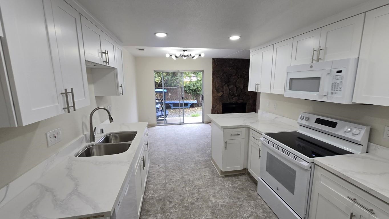 Detail Gallery Image 2 of 15 For 25321 Ironwood Ct, Hayward,  CA 94545 - 3 Beds | 2/1 Baths