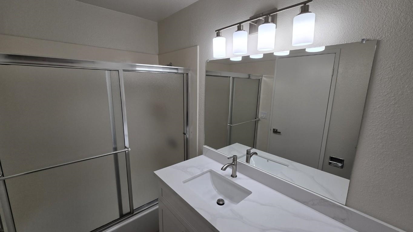 Detail Gallery Image 7 of 15 For 25321 Ironwood Ct, Hayward,  CA 94545 - 3 Beds | 2/1 Baths