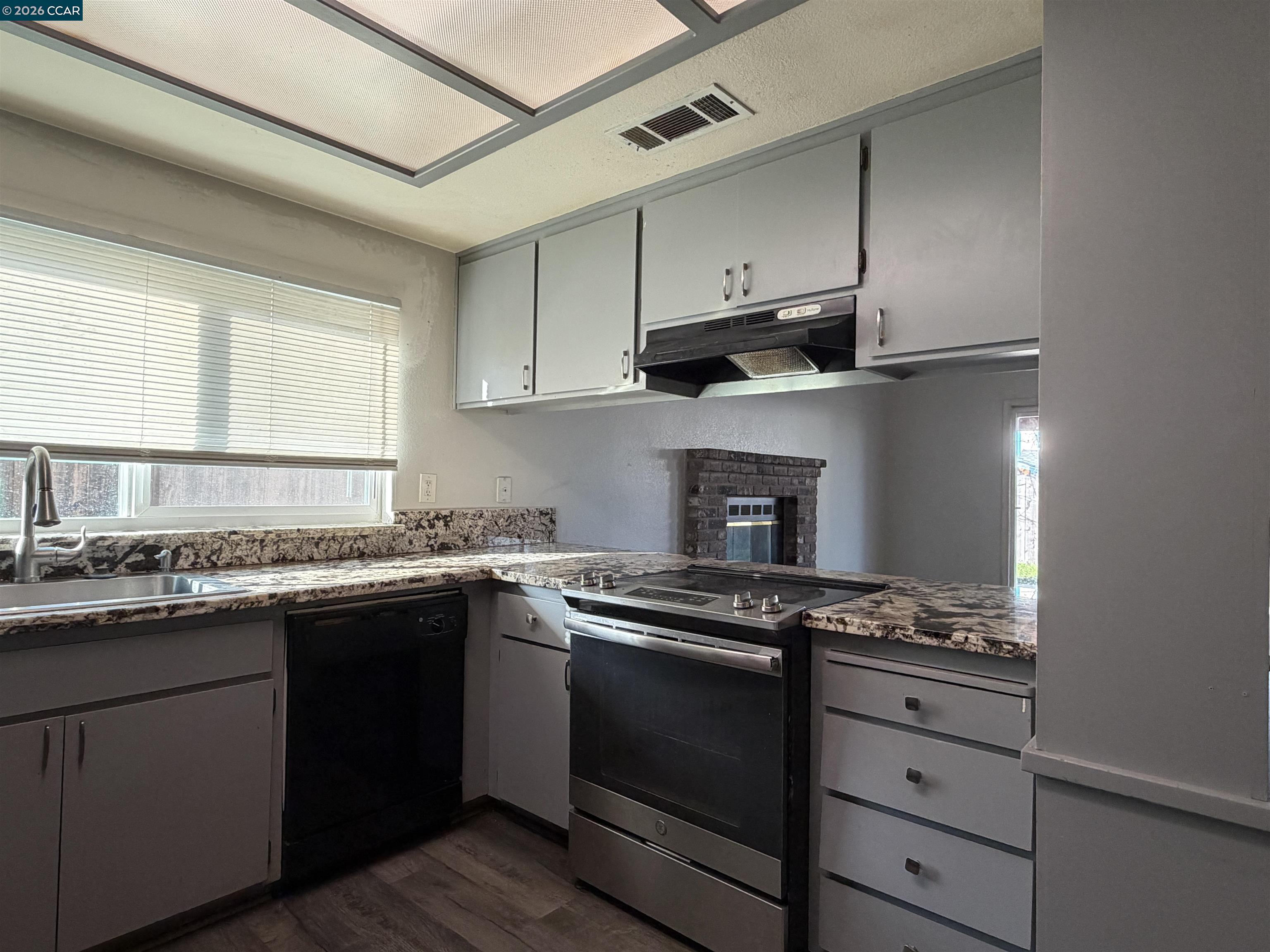 Detail Gallery Image 4 of 23 For 2406 White Birch Dr, Merced,  CA 95348 - 3 Beds | 2 Baths