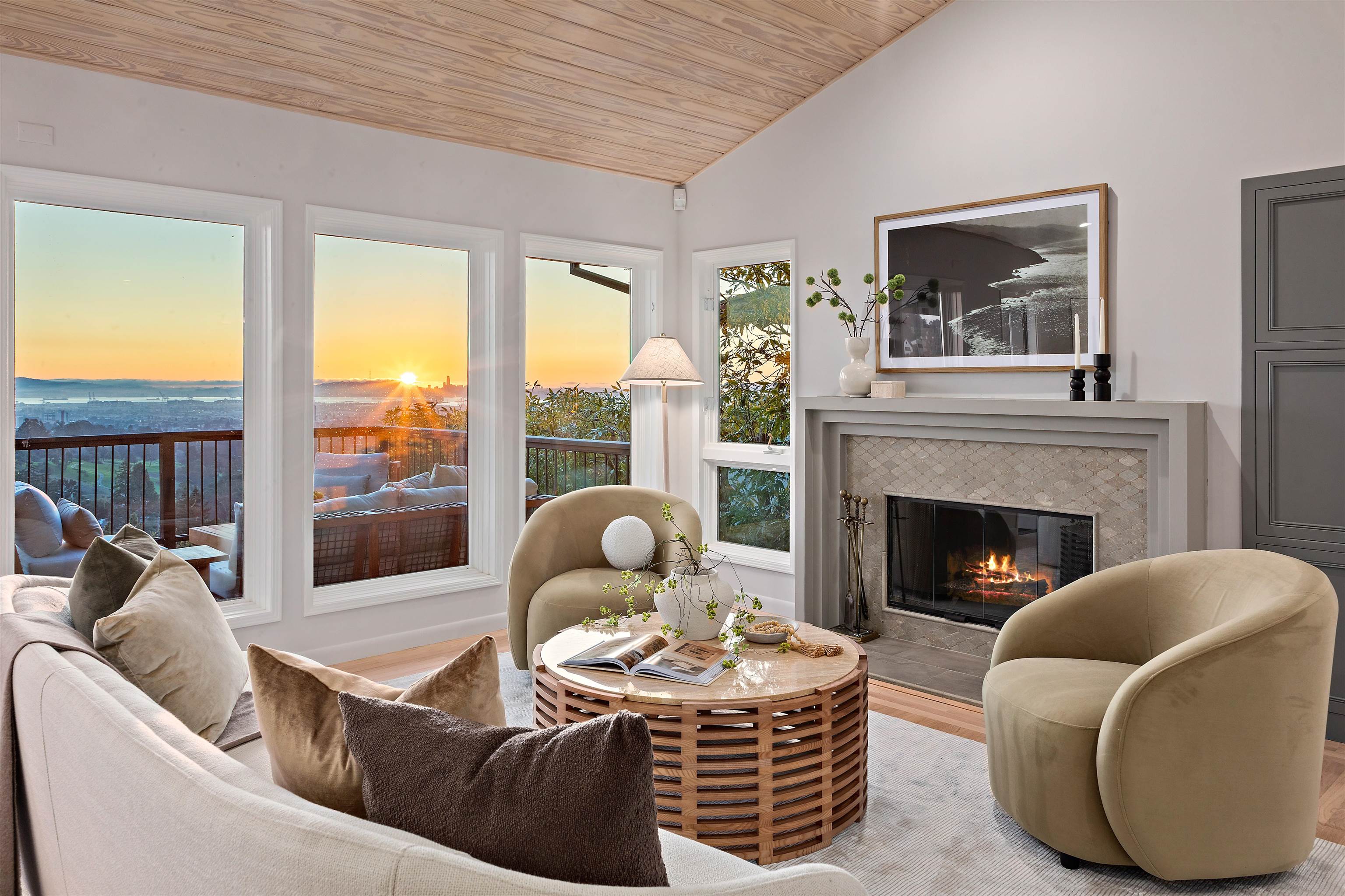 Detail Gallery Image 2 of 60 For 6189 Contra Costa Road, Oakland,  CA 94618 - 5 Beds | 4/1 Baths