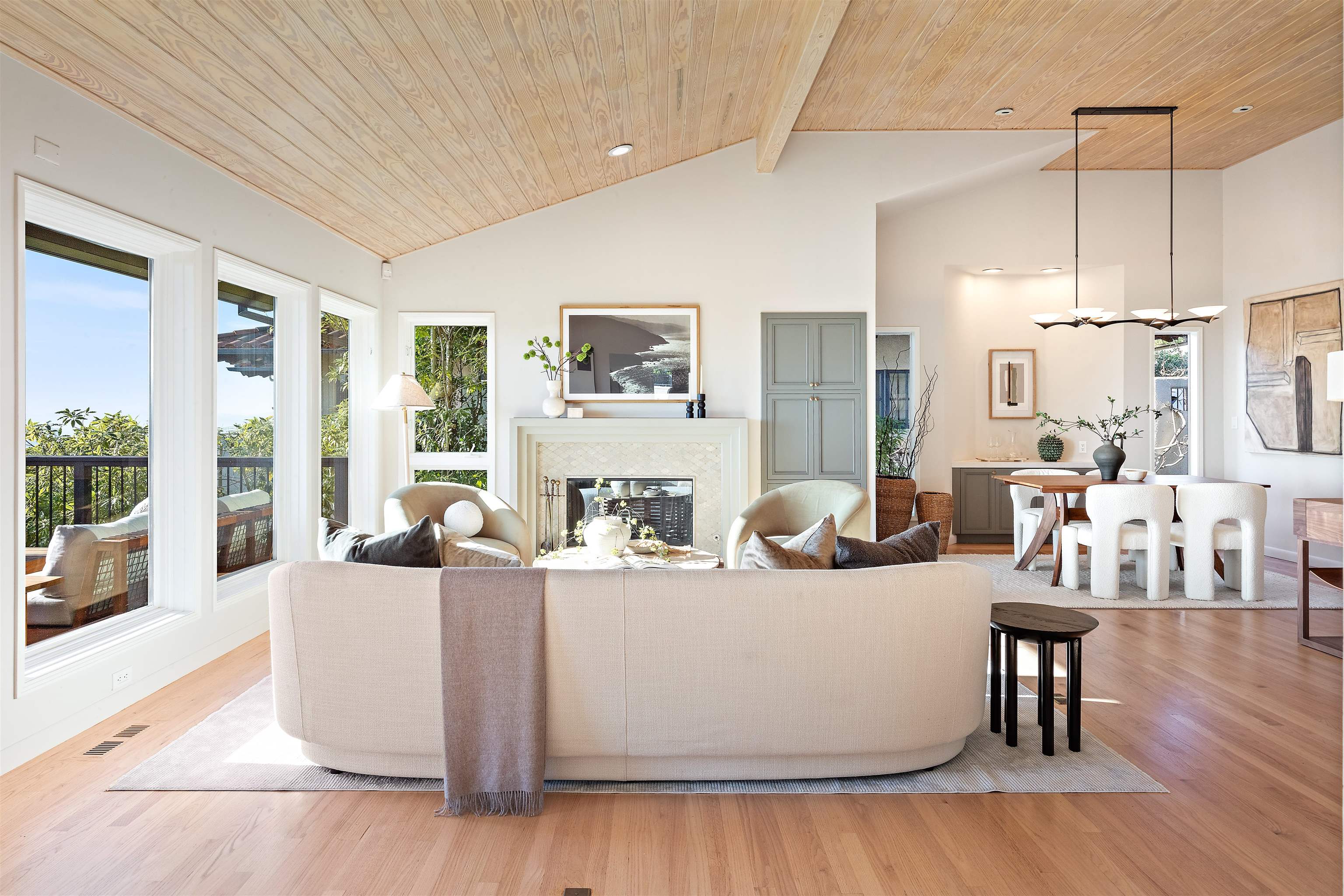 Detail Gallery Image 12 of 60 For 6189 Contra Costa Road, Oakland,  CA 94618 - 5 Beds | 4/1 Baths